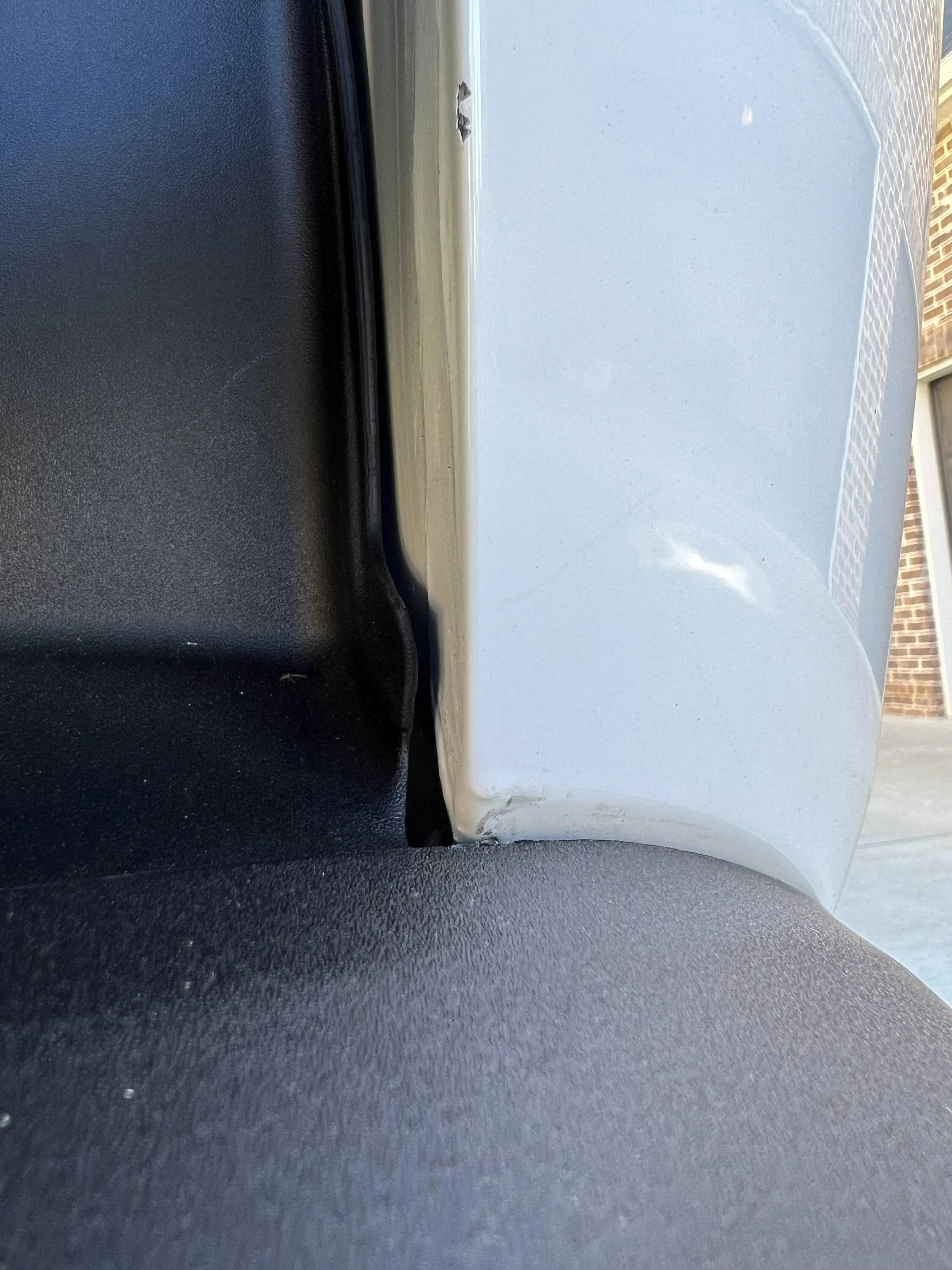 Rivian R1T R1S In what world are these types of paint issues acceptable on new R1S? IMG_4746