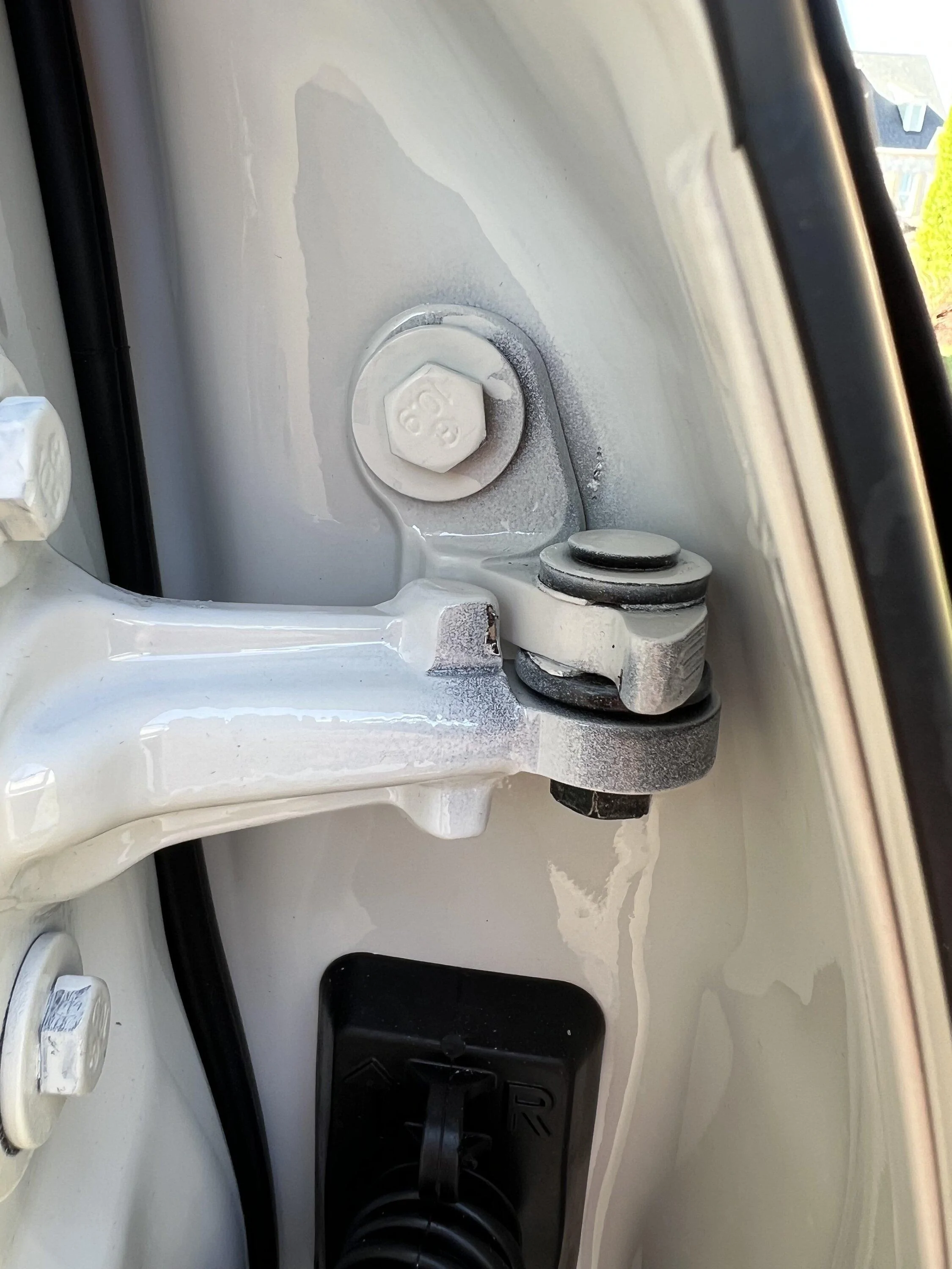 Rivian R1T R1S In what world are these types of paint issues acceptable on new R1S? IMG_4751