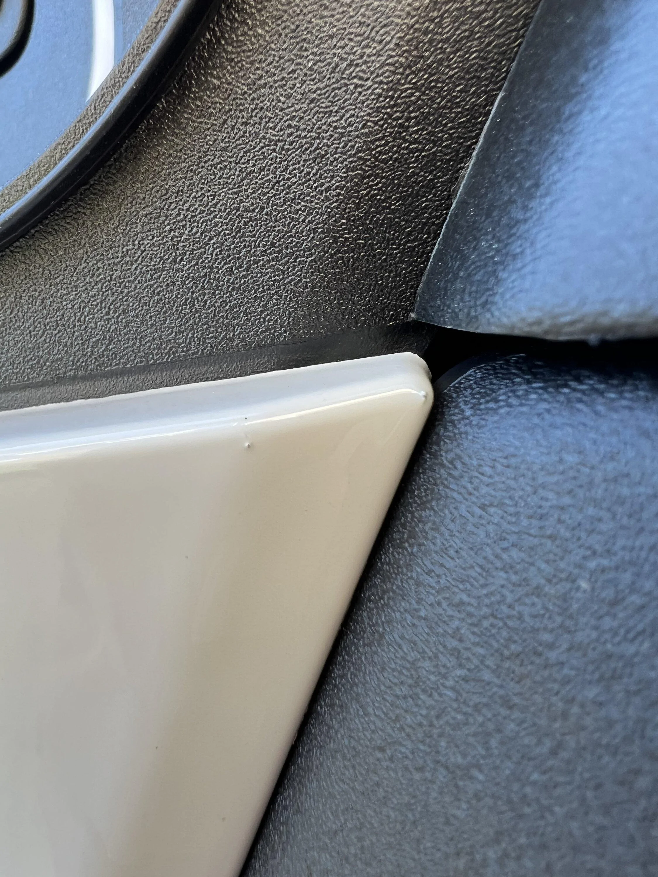 Rivian R1T R1S In what world are these types of paint issues acceptable on new R1S? IMG_4753