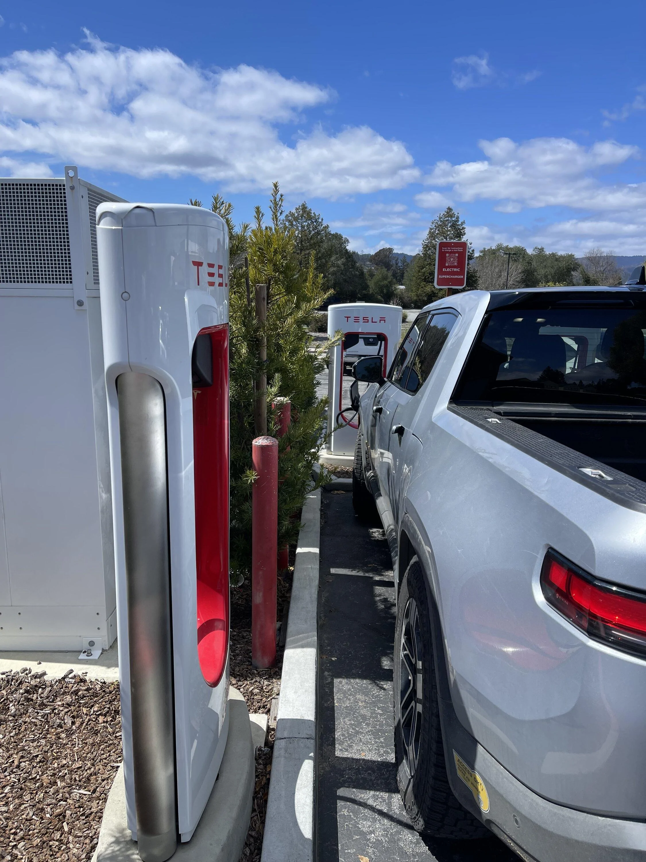 Rivian R1T R1S It’s like magic (Tesla Magic Dock) IMG_5147