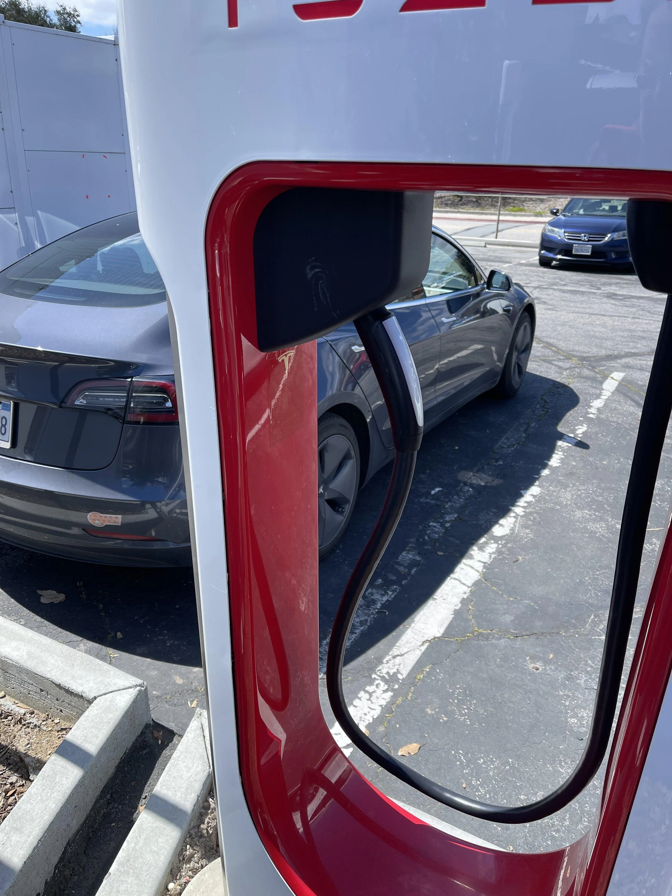 Rivian R1T R1S It’s like magic (Tesla Magic Dock) IMG_5143