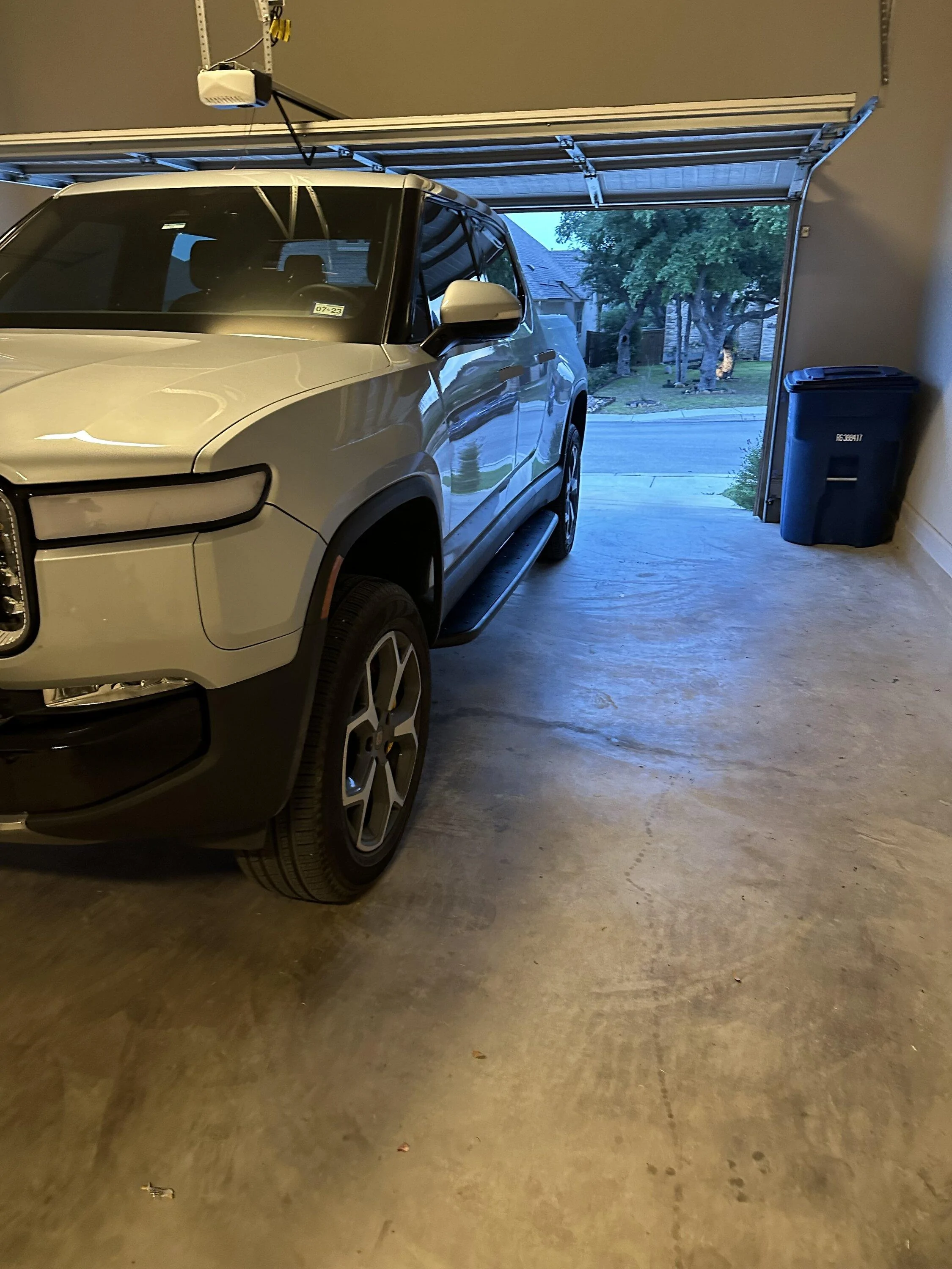 Rivian R1T R1S Master Thread:  Review of the EV Sportline RMaxx Running Boards/Sliders (from Team 1EV) IMG_3481