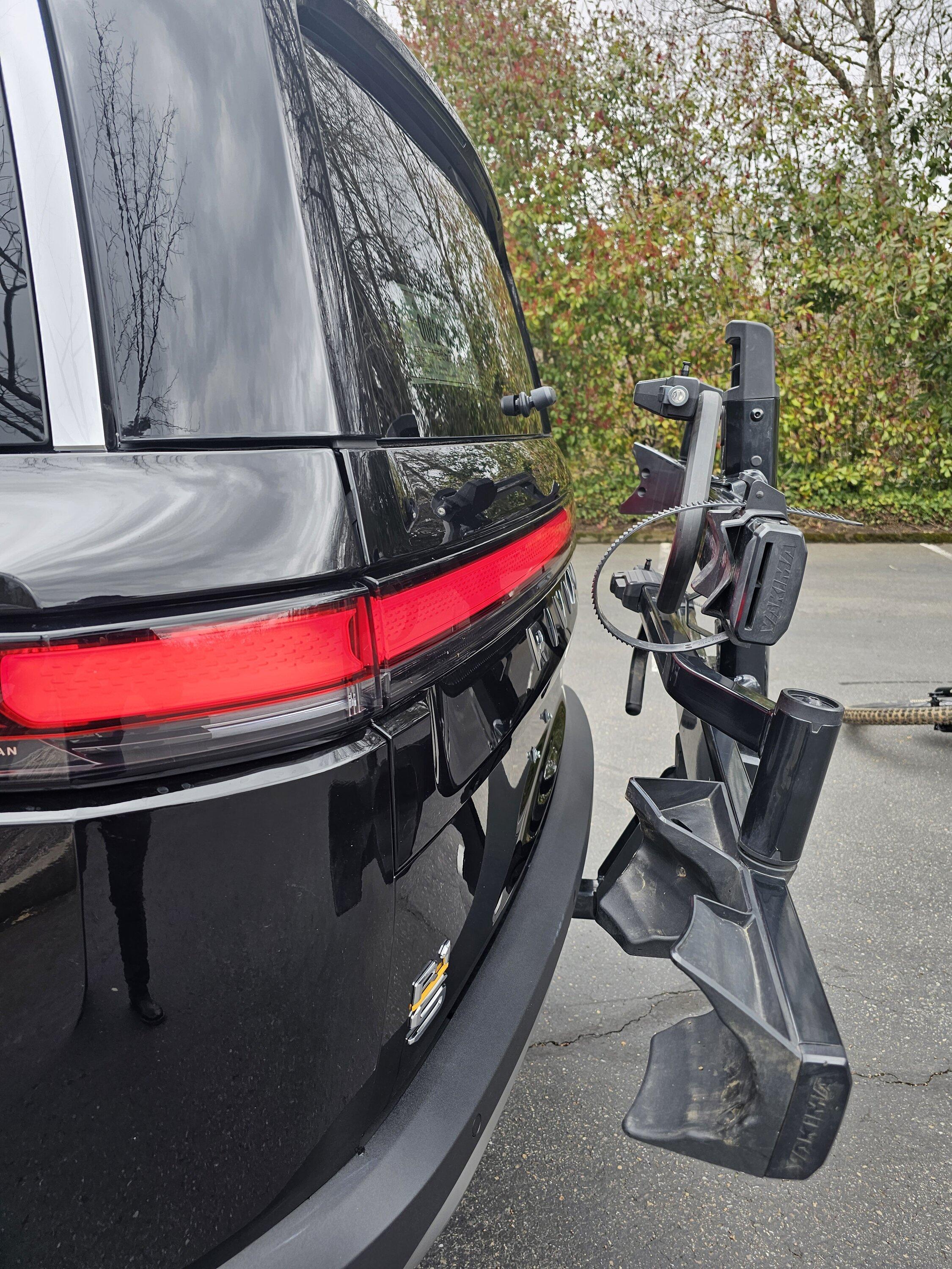 Rivian R1T R1S My Midnight Black Rivian R1S Gets Yakima Stage 2 Bike Rack 20230405_140222[1]