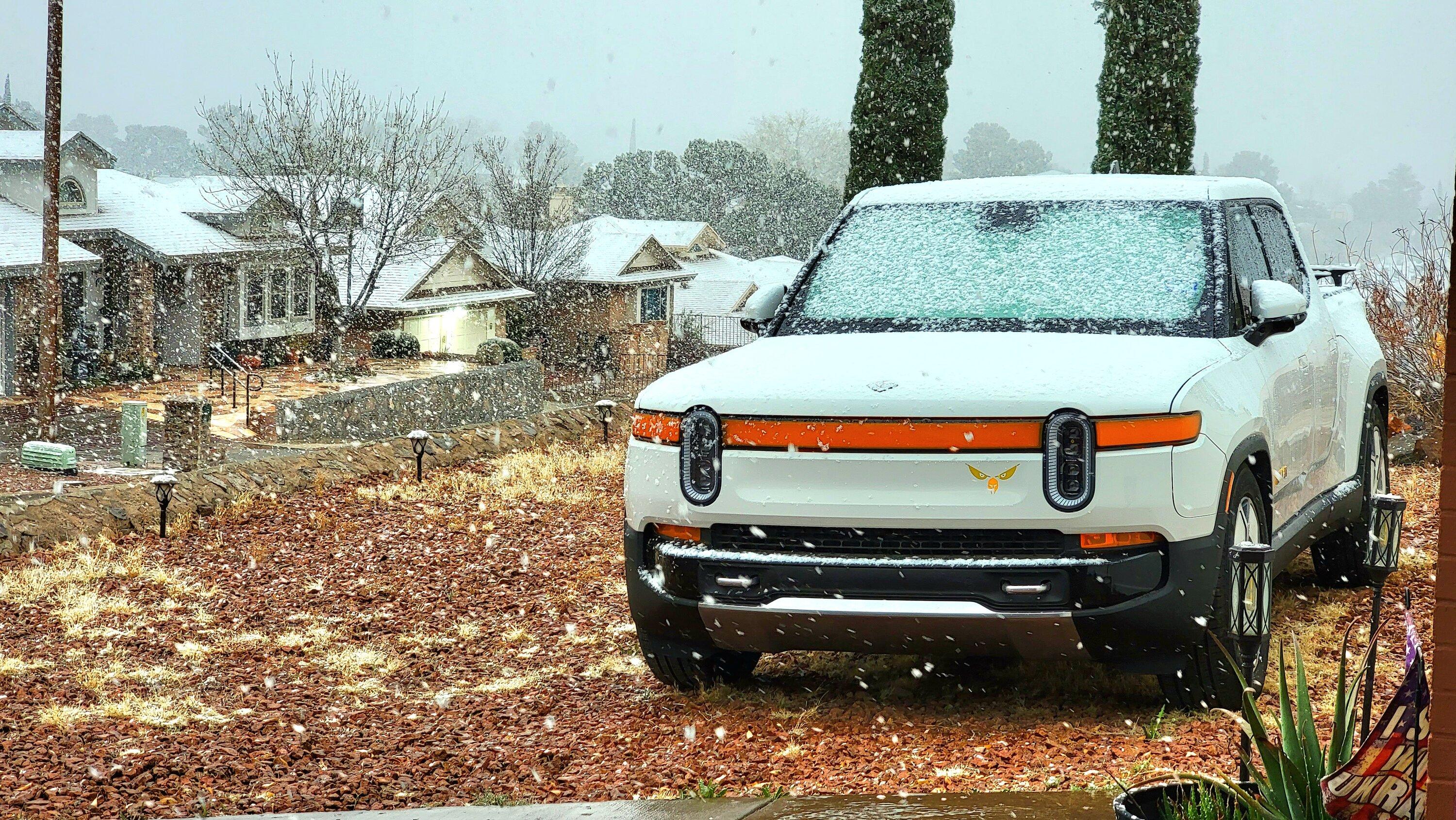 Rivian R1T R1S R1S Shop access live with lots of inventory! 20230302_075538