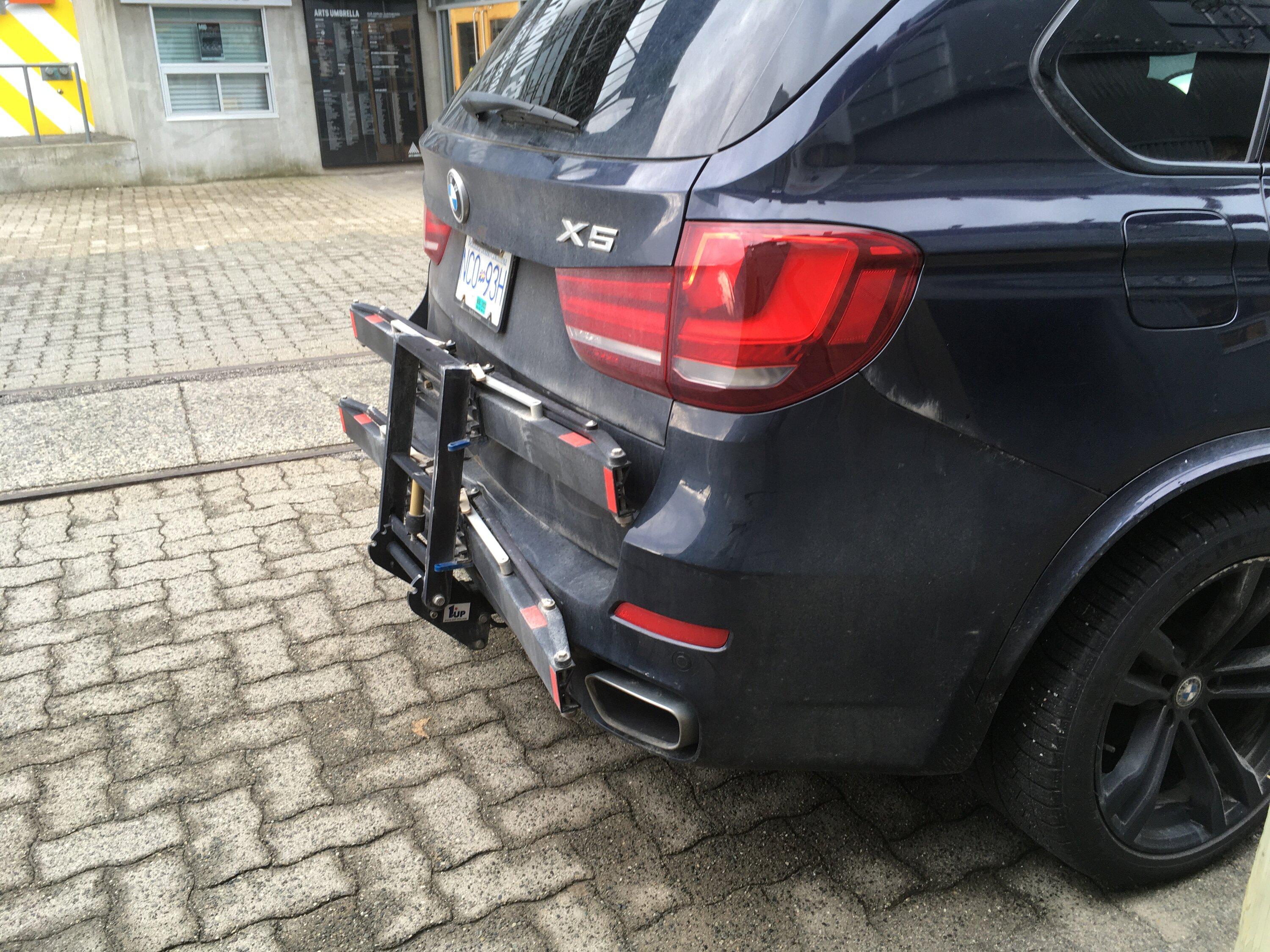 Rivian R1T R1S My Midnight Black Rivian R1S Gets Yakima Stage 2 Bike Rack 74A05276-6C07-48E7-86A9-807670ED3D7B