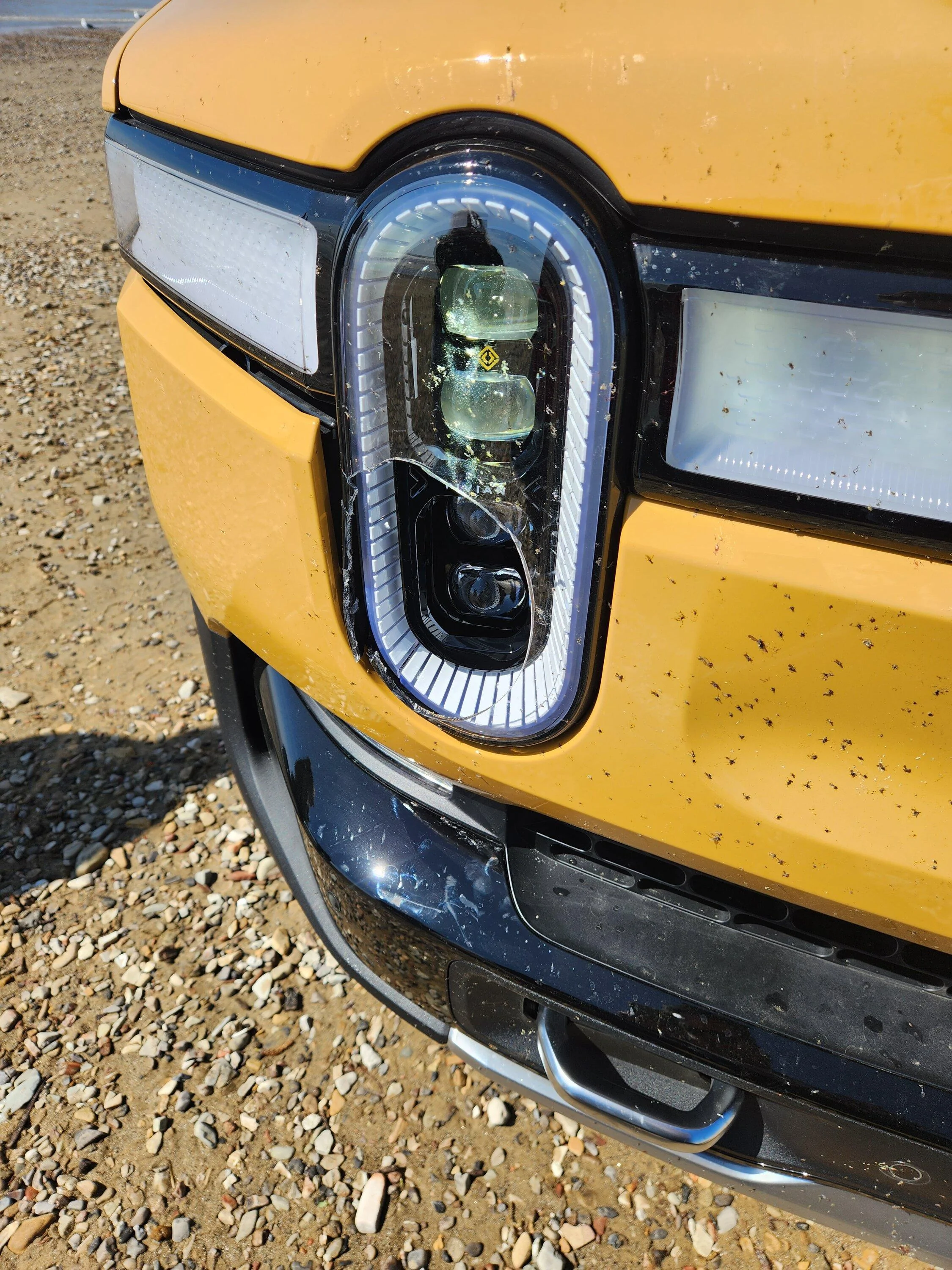 Rivian R1T R1S One-eyed R1T :( Headlight broken by a Jeep BB1618D6-A579-4E57-B0E1-0BB64E00835D