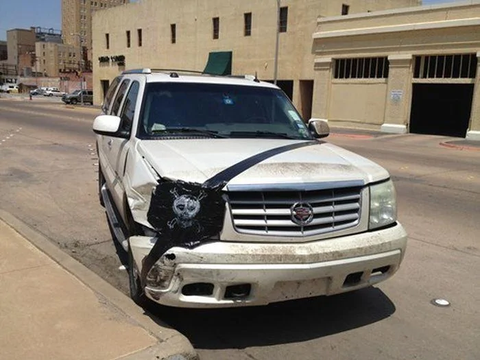 Rivian R1T R1S One-eyed R1T :( Headlight broken by a Jeep there_i_fixed_it_25