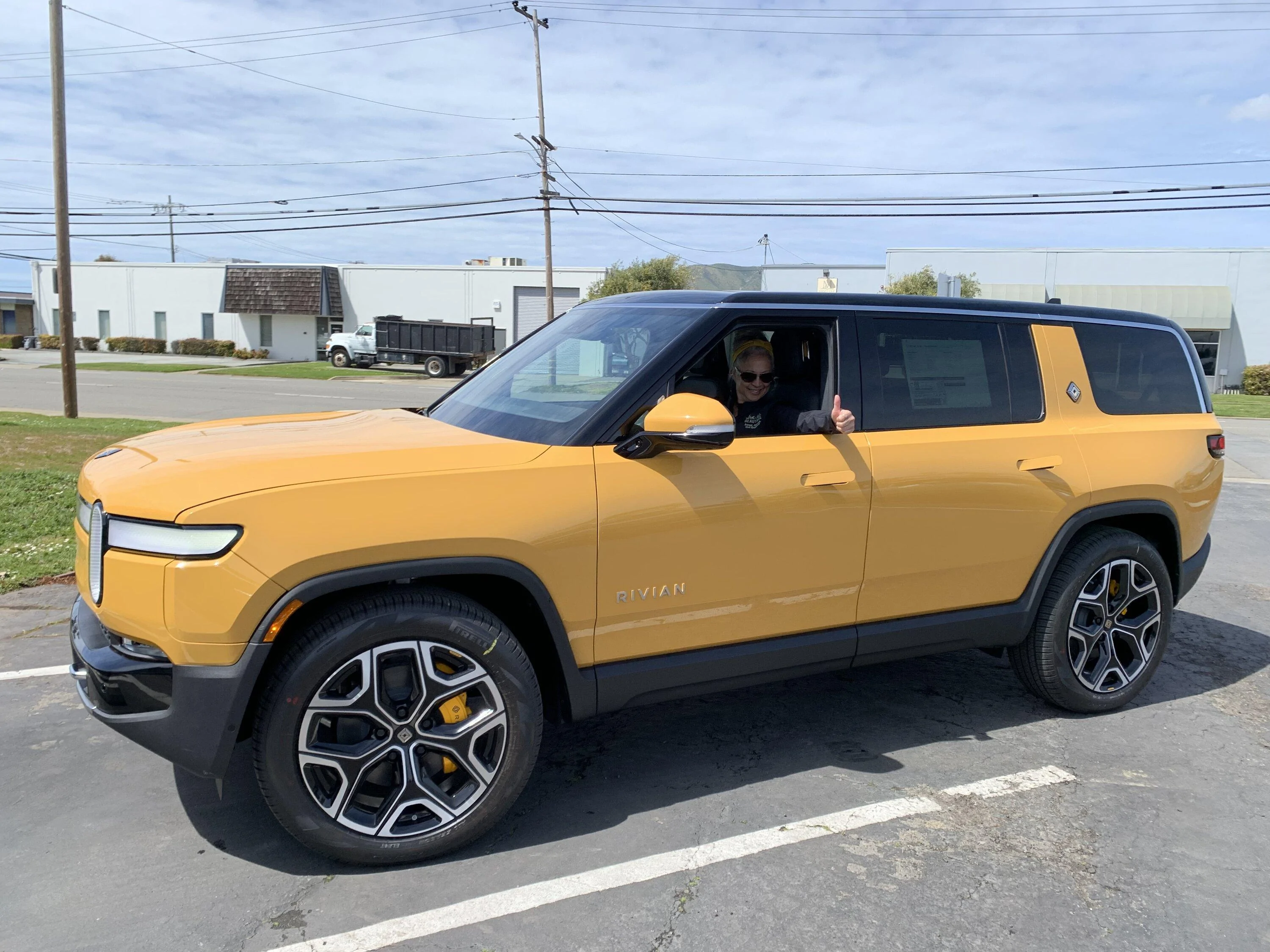Rivian R1T R1S R1S Shop access live with lots of inventory! 7014487E-A308-4E7D-AE8C-C282BD36F8C8