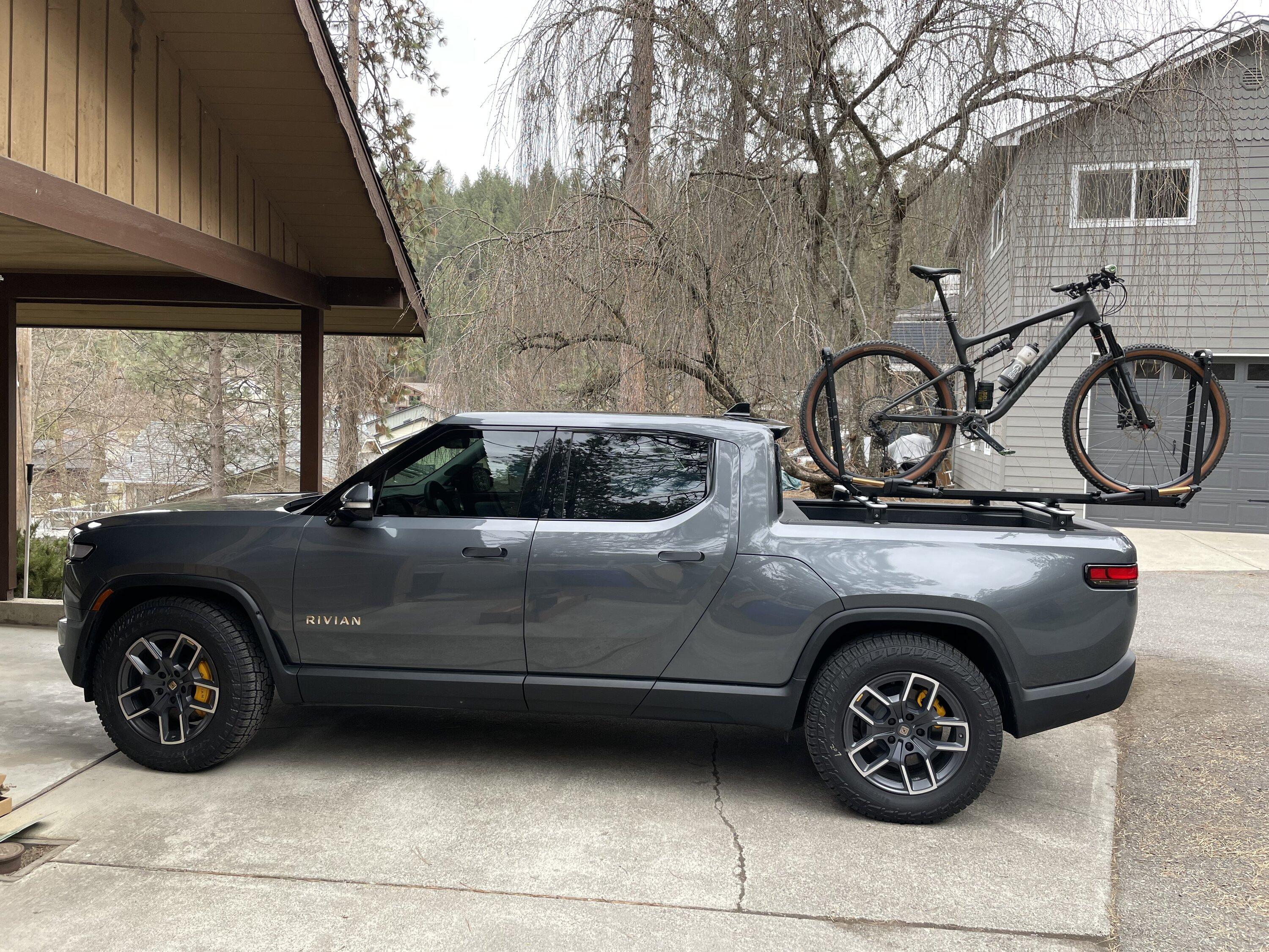 Rivian R1T R1S Küat: Piston® SR rack installed IMG_2210