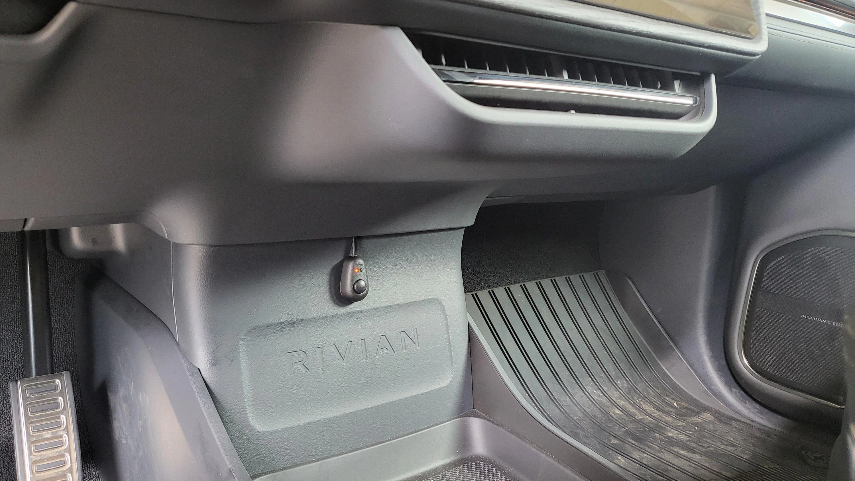 Rivian R1T R1S Ad-hoc Light Bar 20230409_124636