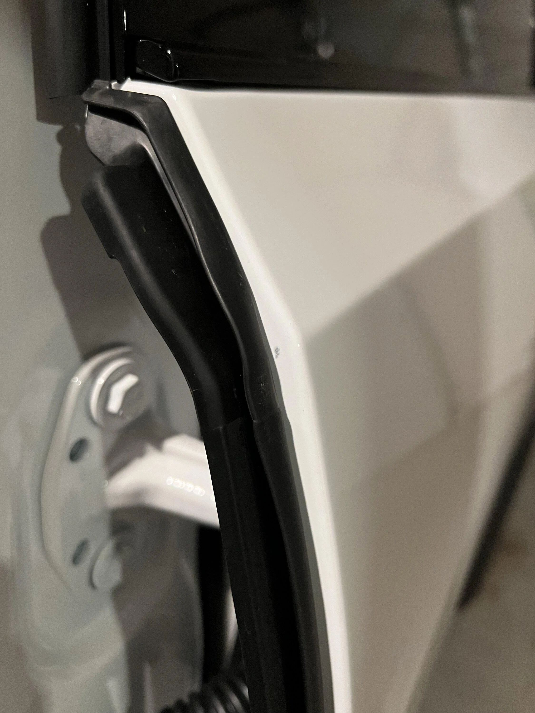 Rivian R1T R1S In what world are these types of paint issues acceptable on new R1S? IMG_4762