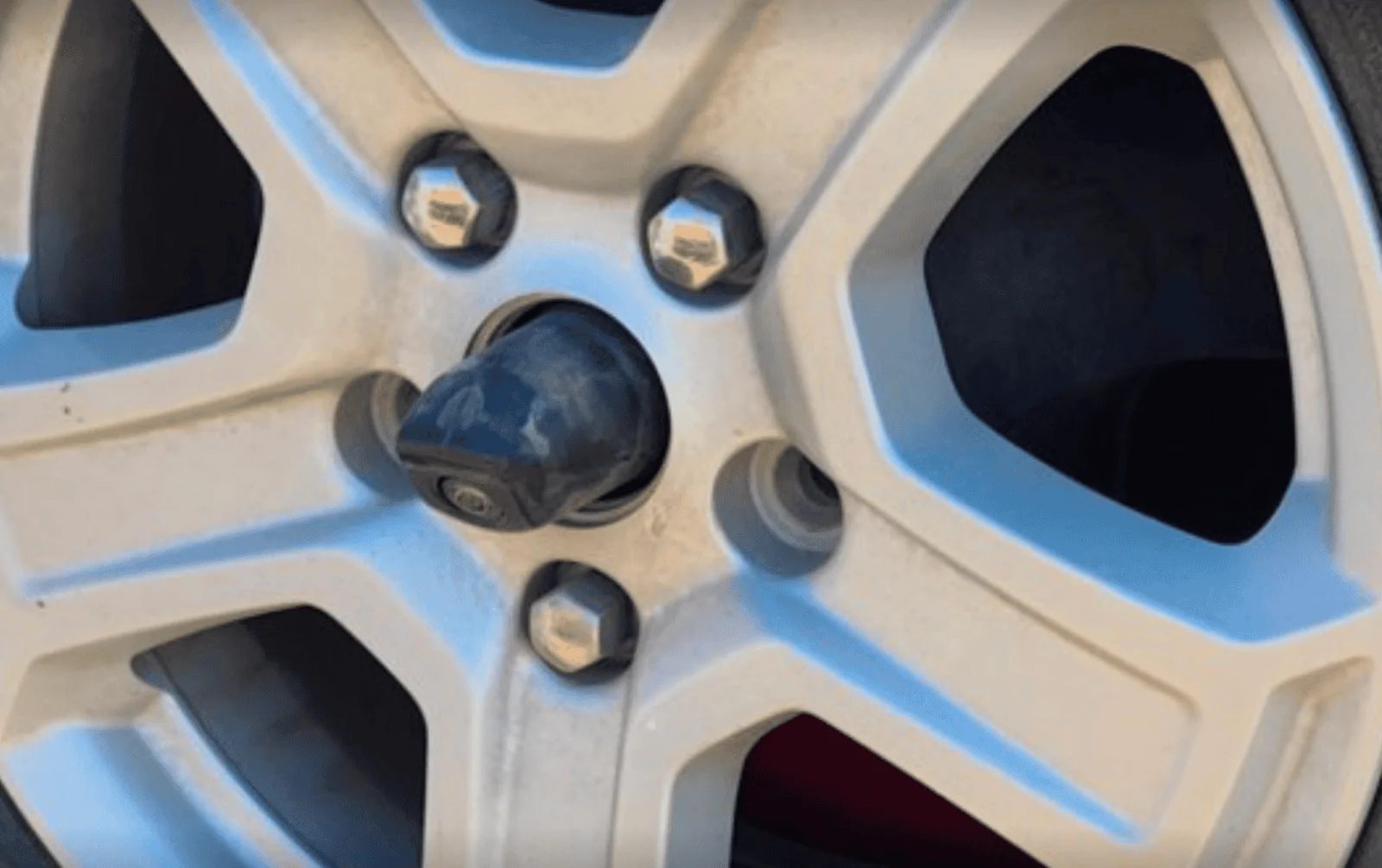 Rivian R1T R1S One-eyed R1T :( Headlight broken by a Jeep 1681153468027