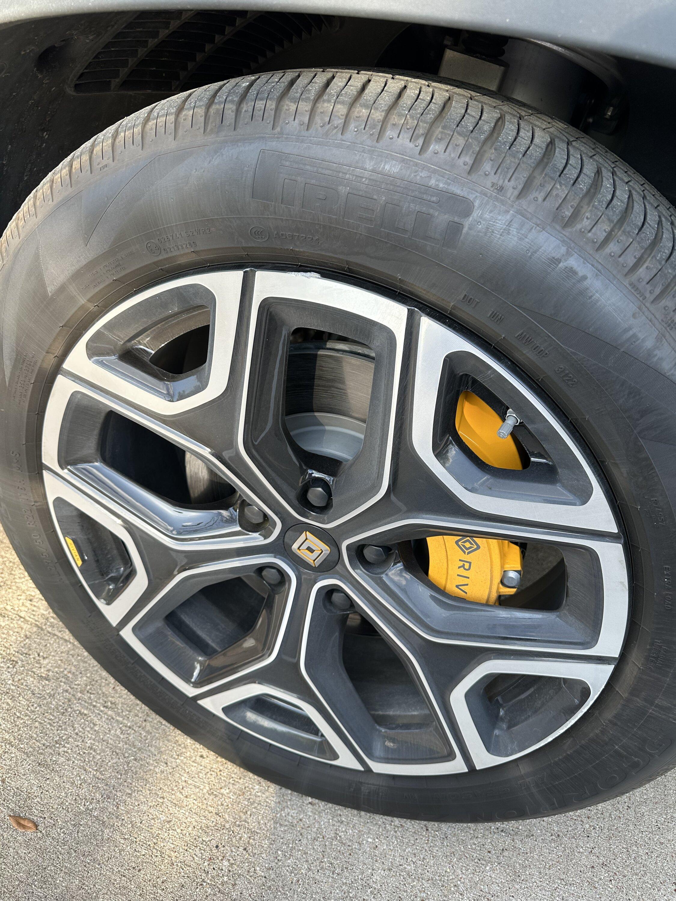 Rivian R1T R1S WTT - 22" sport brights (set of 5) for 20" darks/brights (Dallas area) 3D95BEFD-8EBA-4820-A33A-D0E0FDAB88E2