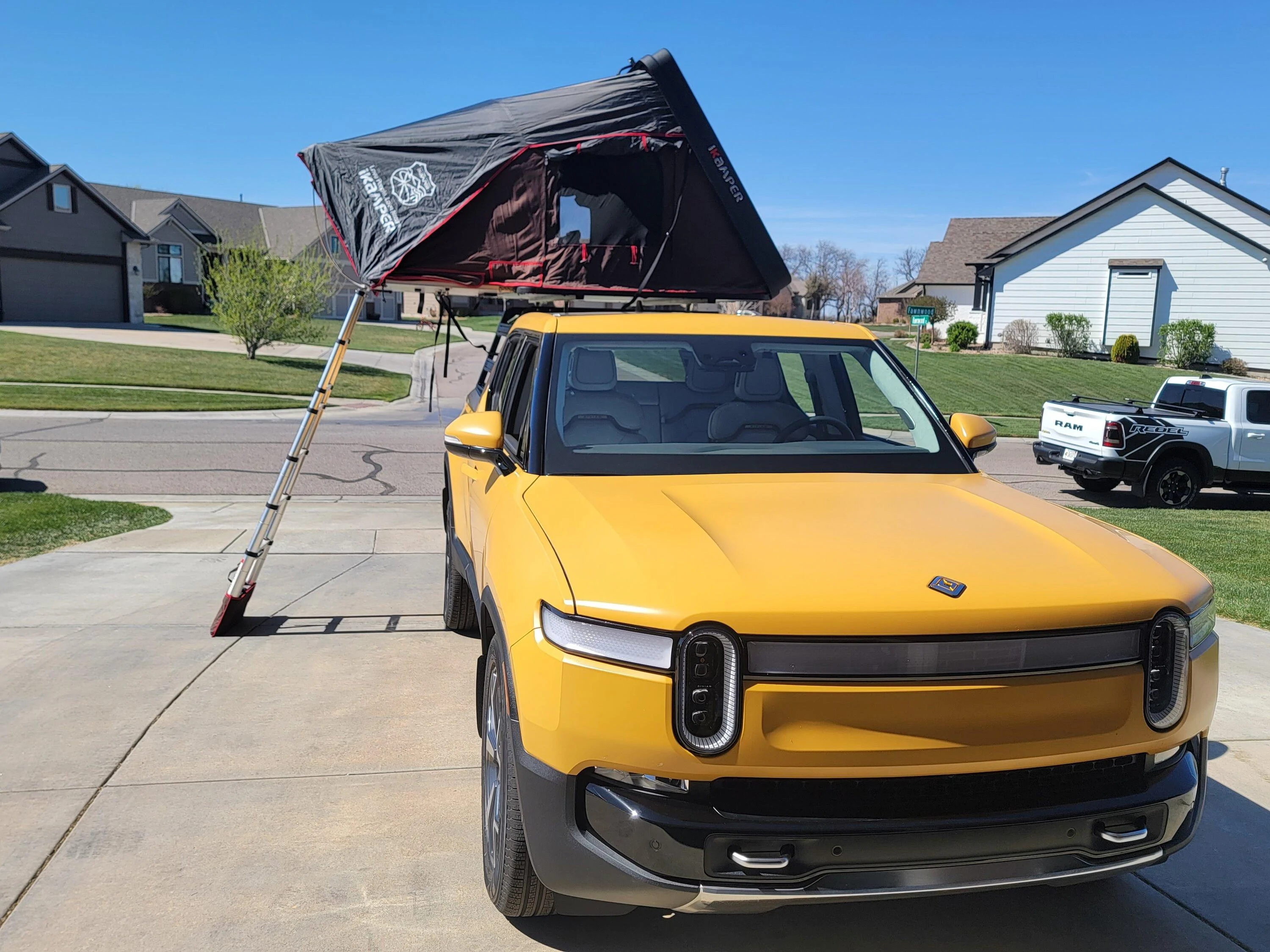Rivian R1T R1S COMPASS YELLOW R1T Photos 20230407_152806