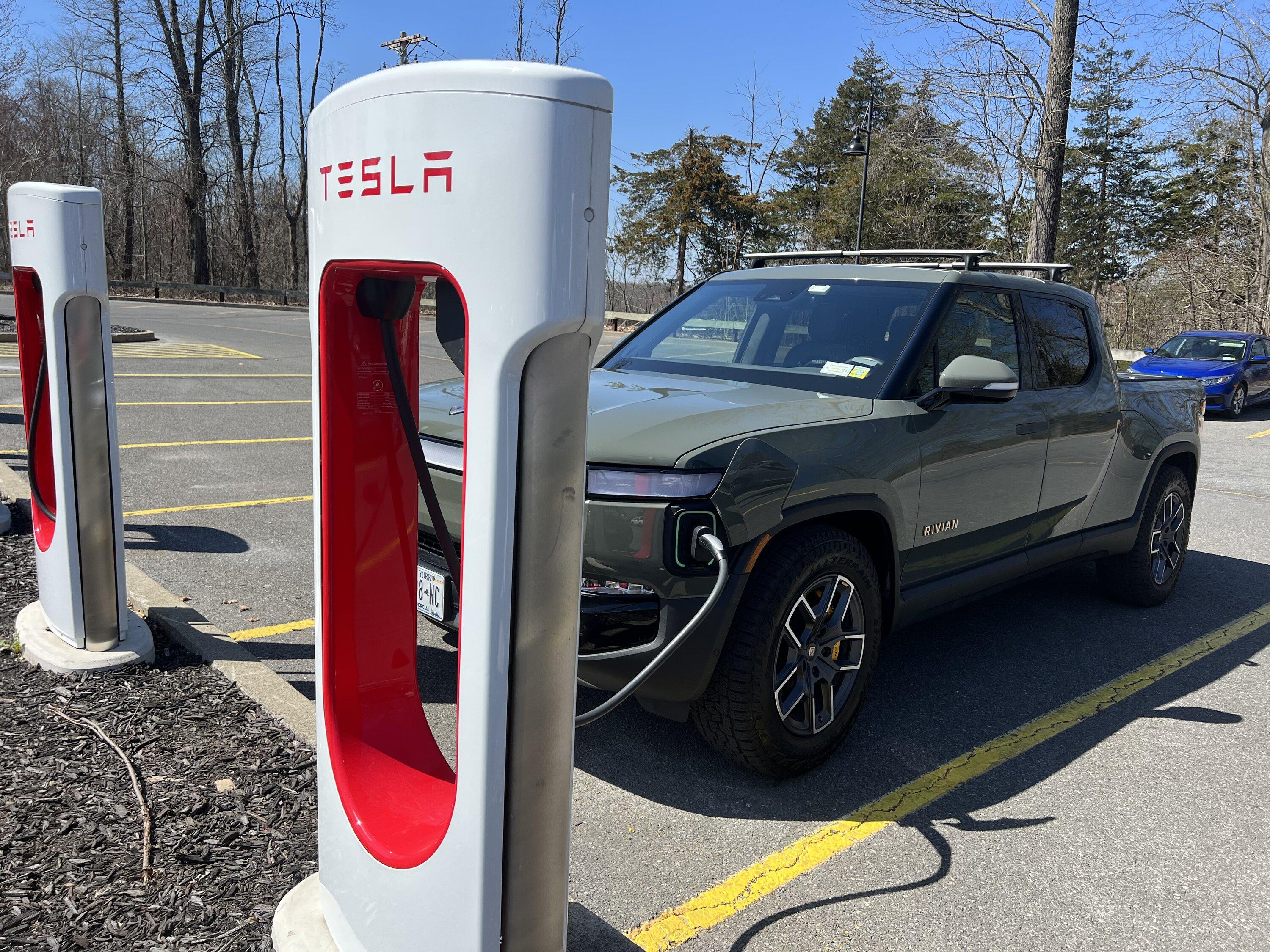 Rivian R1T R1S Tesla Magic Dock is Amazing (Charged R1T @ Red Hook NY Station) 481C254A-825B-4845-85A1-7B70ECB5F49D