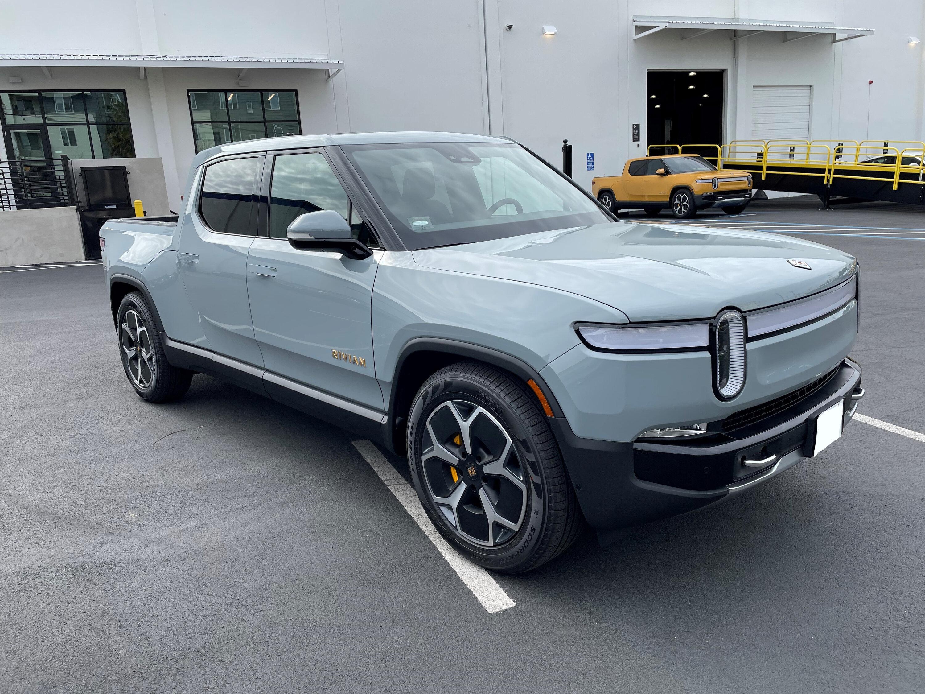 Rivian R1T R1S LIMESTONE R1T Photos rivian