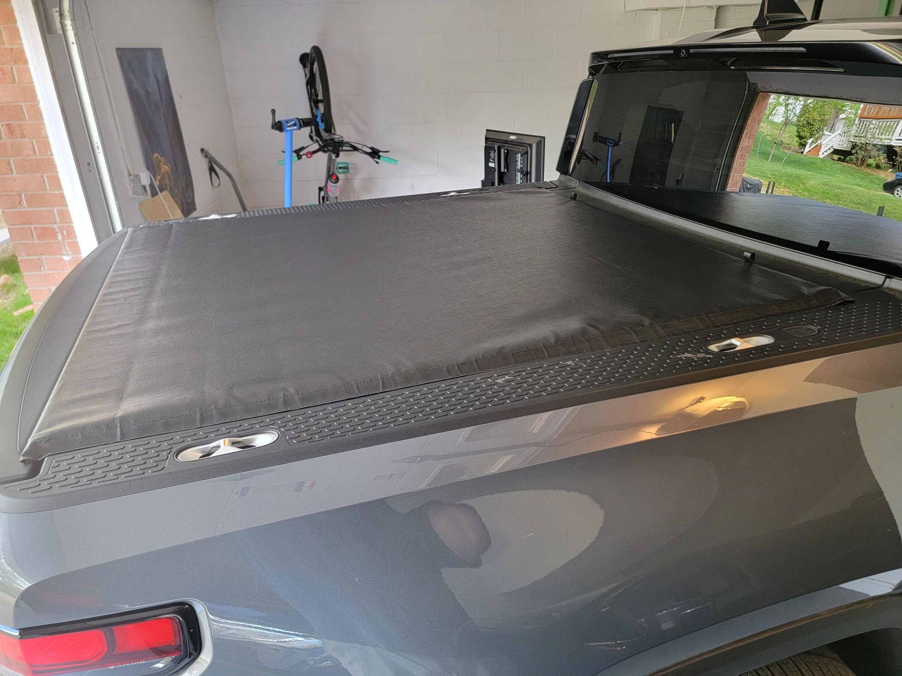 Rivian R1T R1S New aftermarket (manual) Tonneau Cover for Rivian R1T 20230415_132146