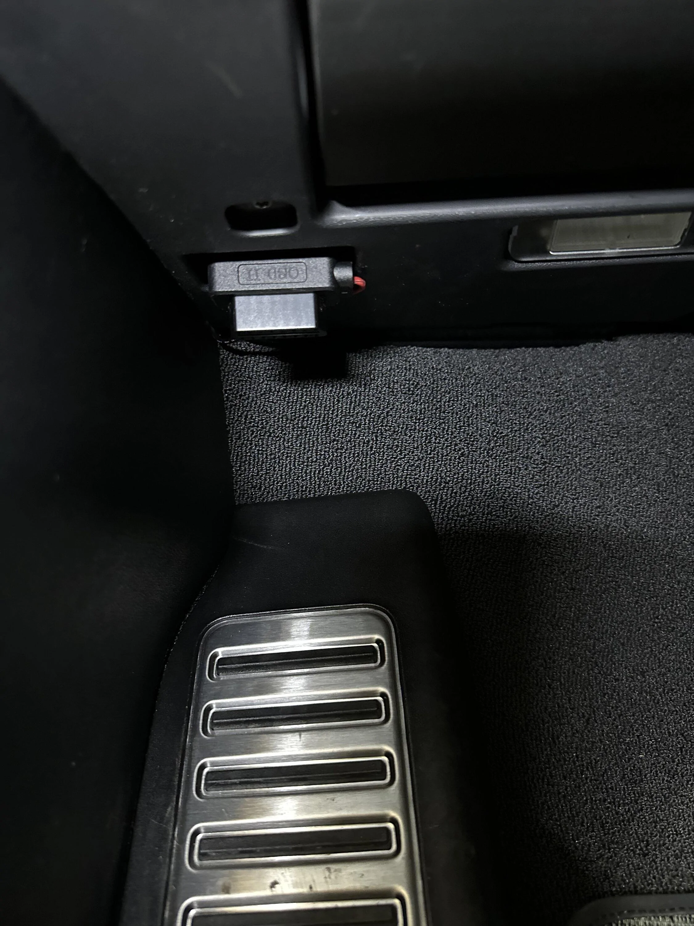 Rivian R1T R1S NEW - RIVIPARTS Left Side Phone Mount IMG_4058