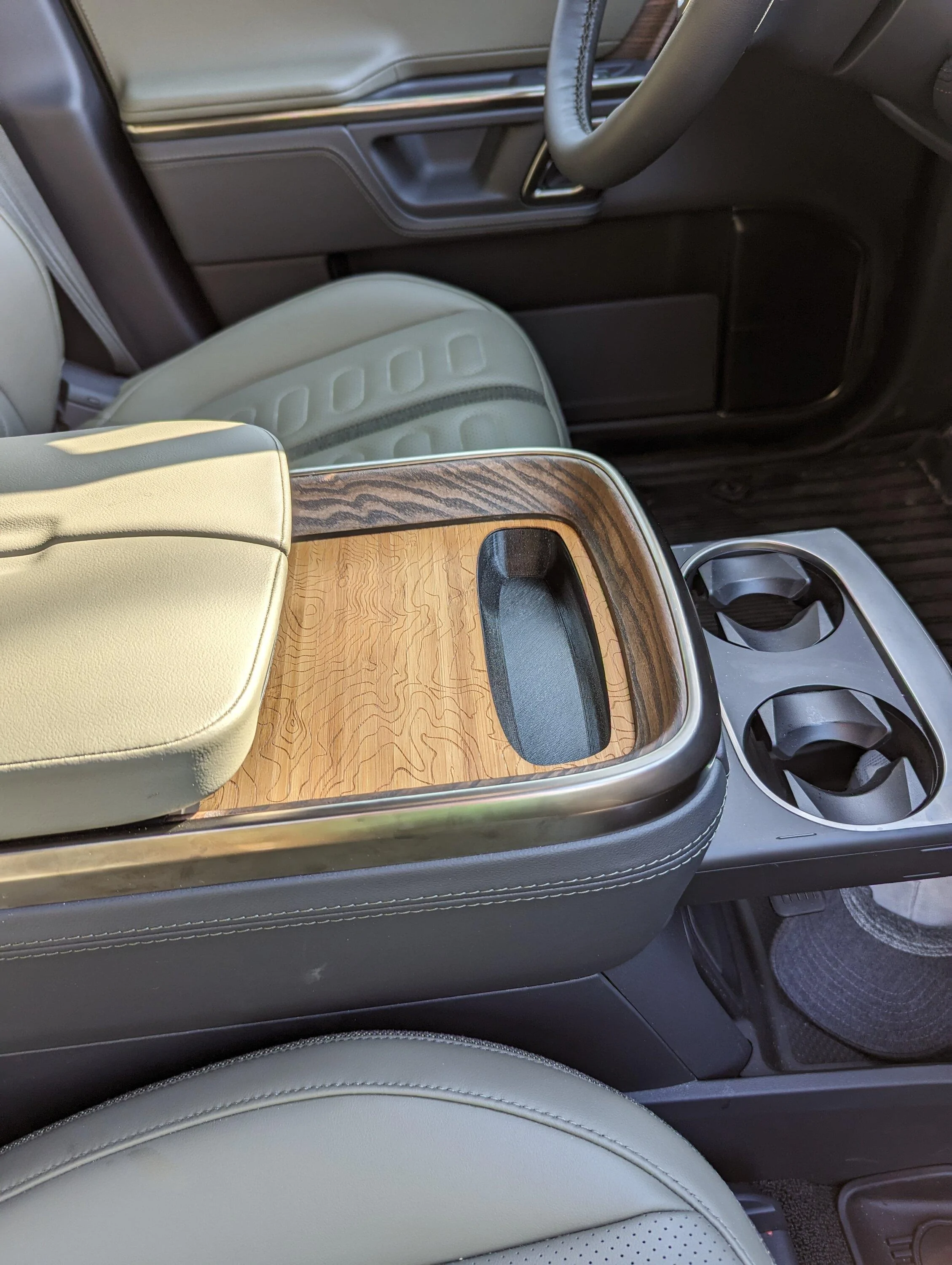 Rivian R1T R1S First Look at Premium Charging Plate PXL_20230415_211911921