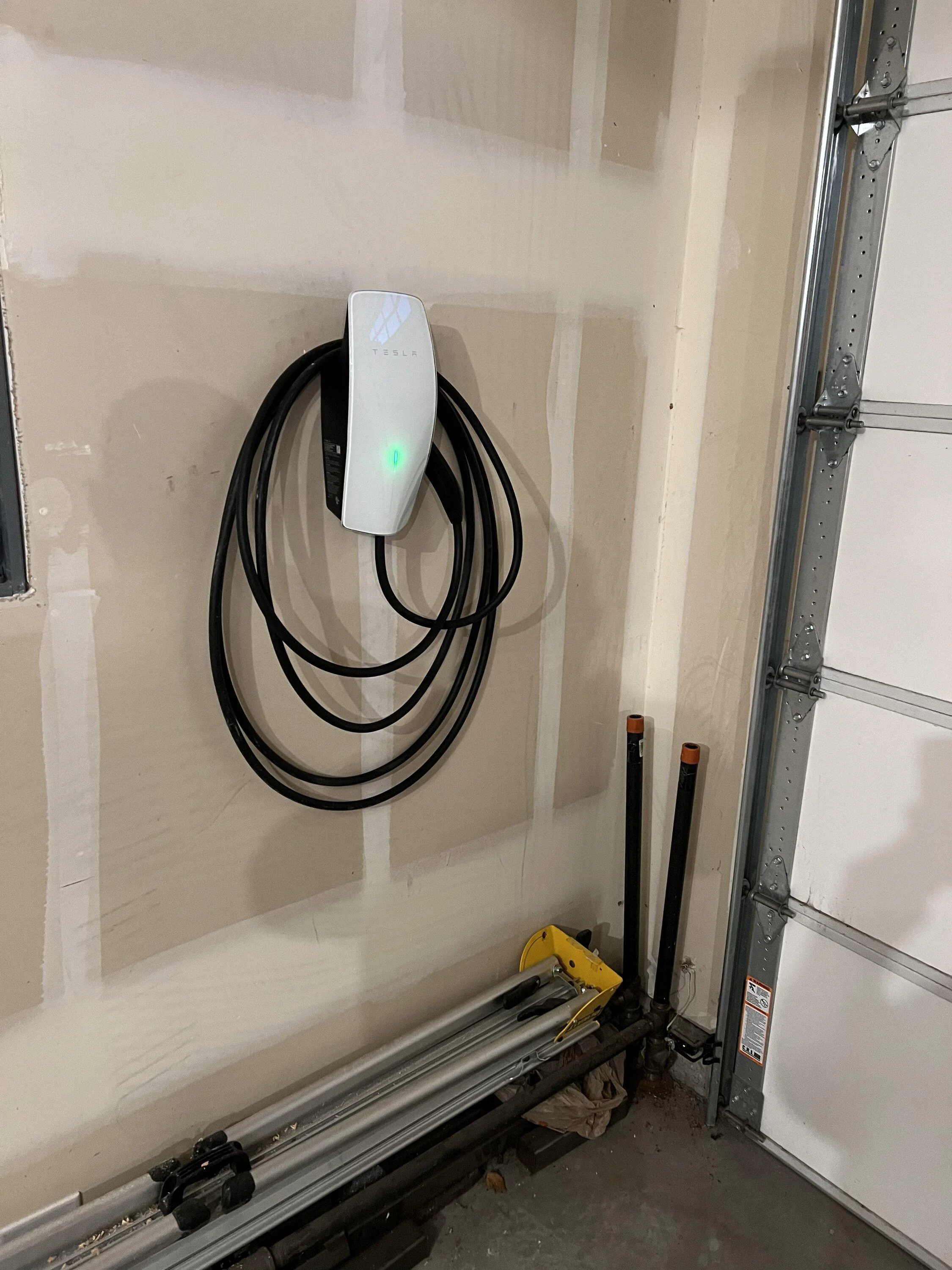 Rivian R1T R1S Can you load share with two different chargers C6E008AF-8F17-4BB9-ABC4-7A23BEB4C05A