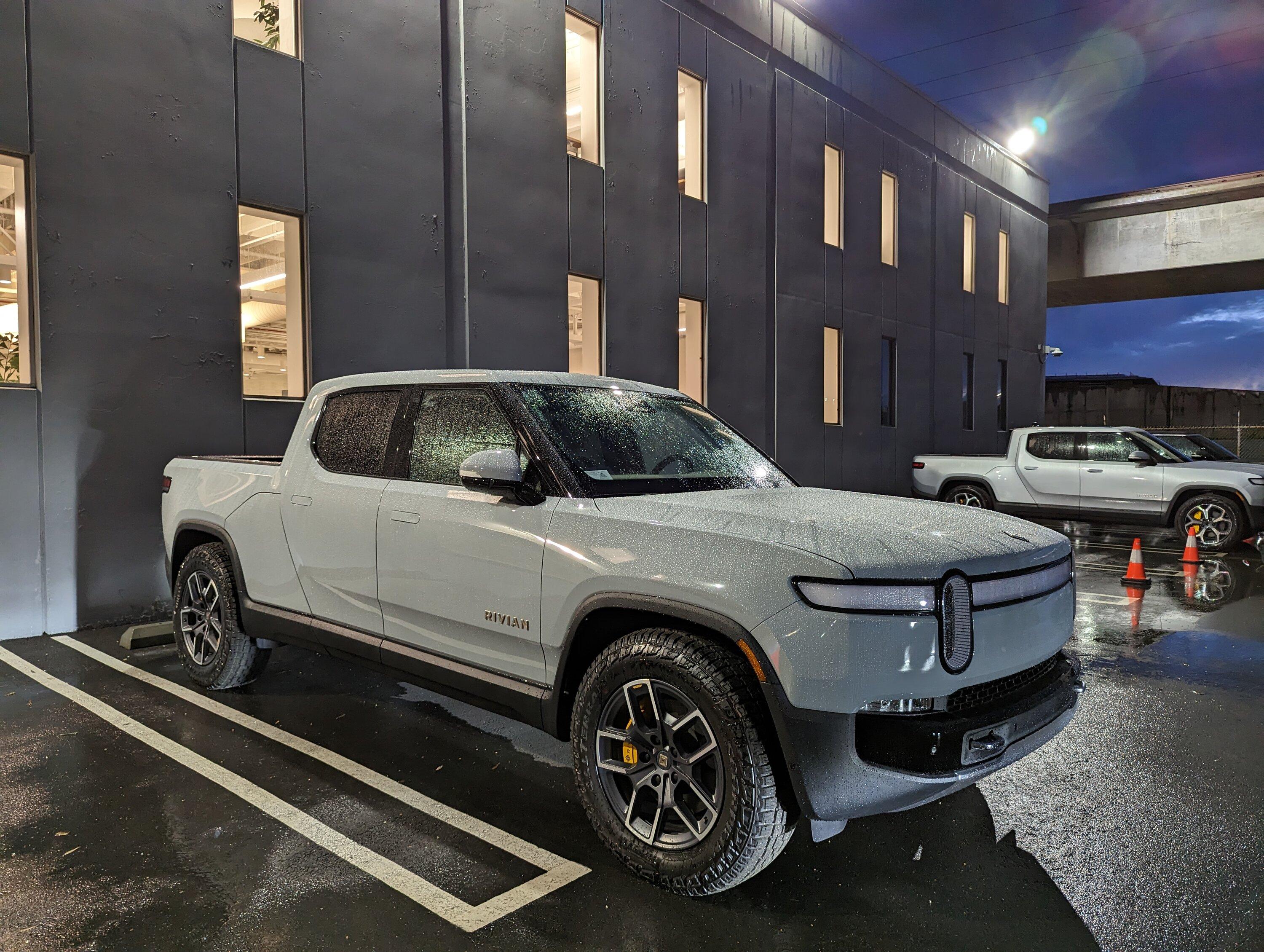 Rivian R1T R1S LIMESTONE R1T Photos PXL_20230322_022901104