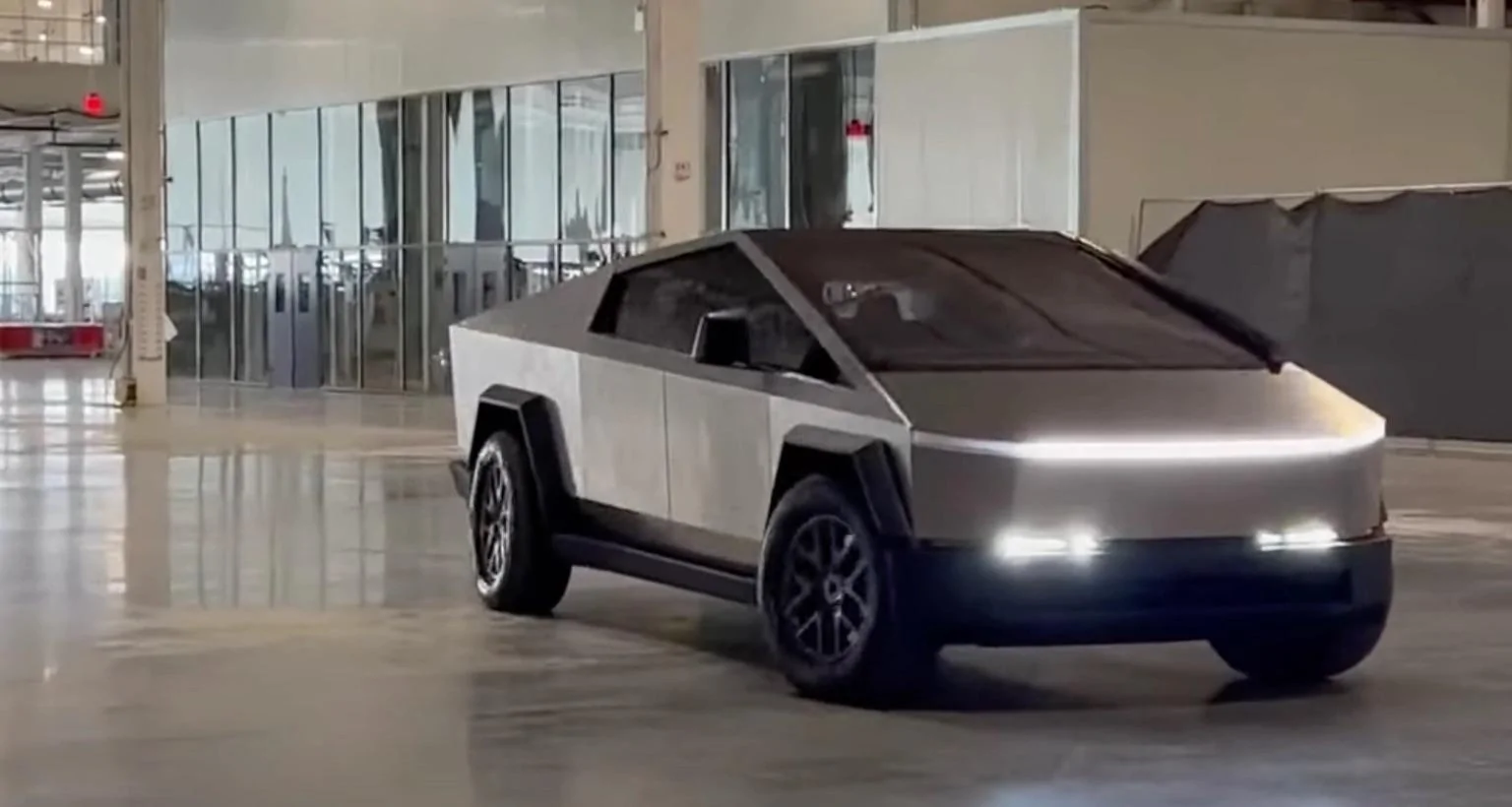 Rivian R1T R1S No tax credit for Rivian (effective April 18, 2023) 35AB6344-CA41-4E4C-AEBB-38F5713617BA