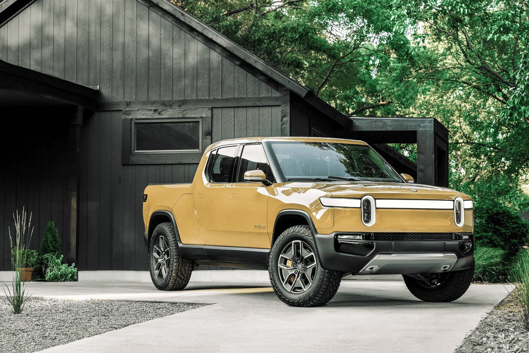Rivian R1T R1S Rivian expects to see partial ($3750) eligibility restored for EV tax credit 1681941958447