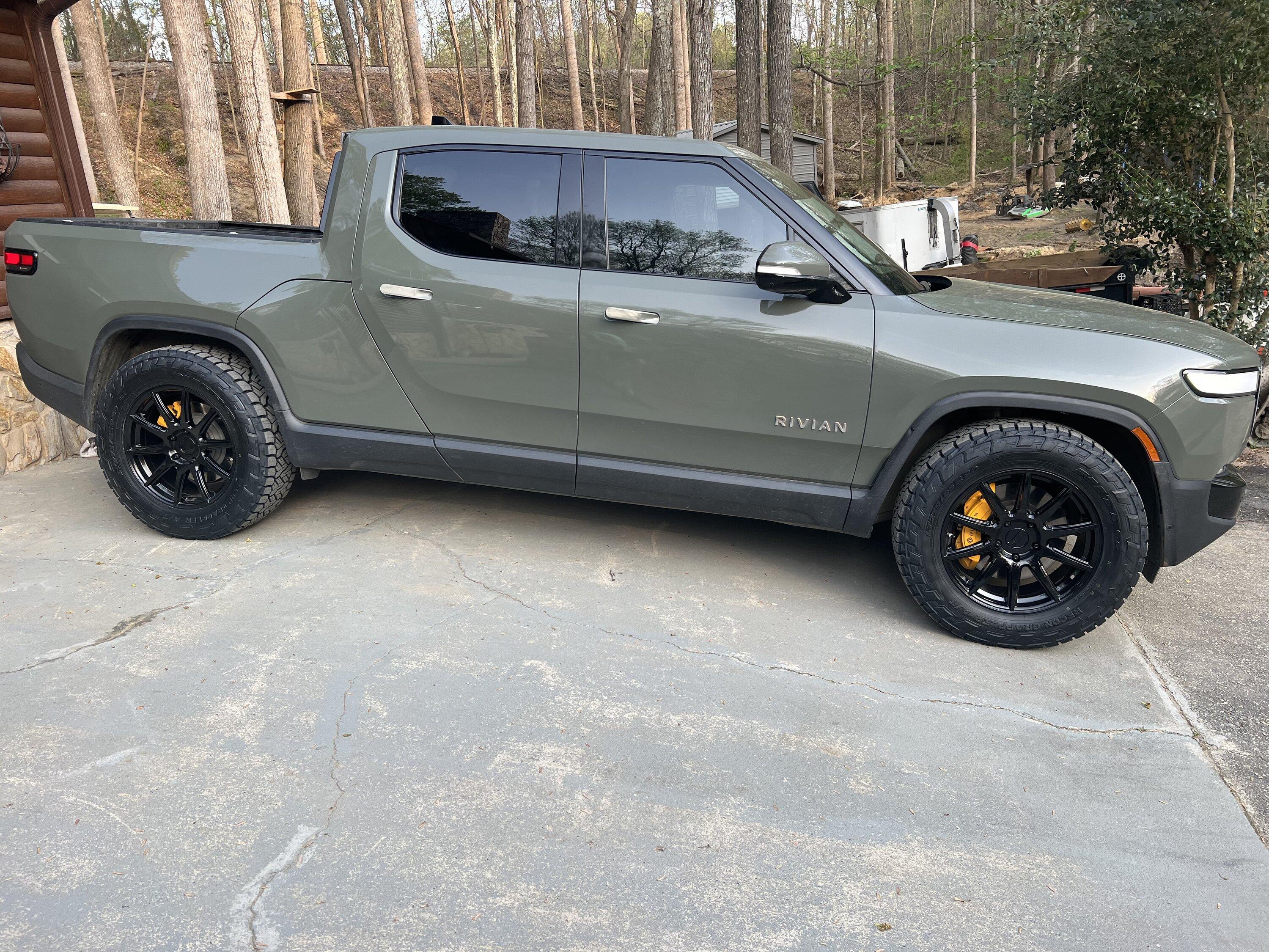 Rivian R1T R1S Rivi got some new shoes - Nitto Recon Grappler AT Tires (275/65/R20) B95F6DE2-9AE8-4BFA-B80D-9C44B4520A56