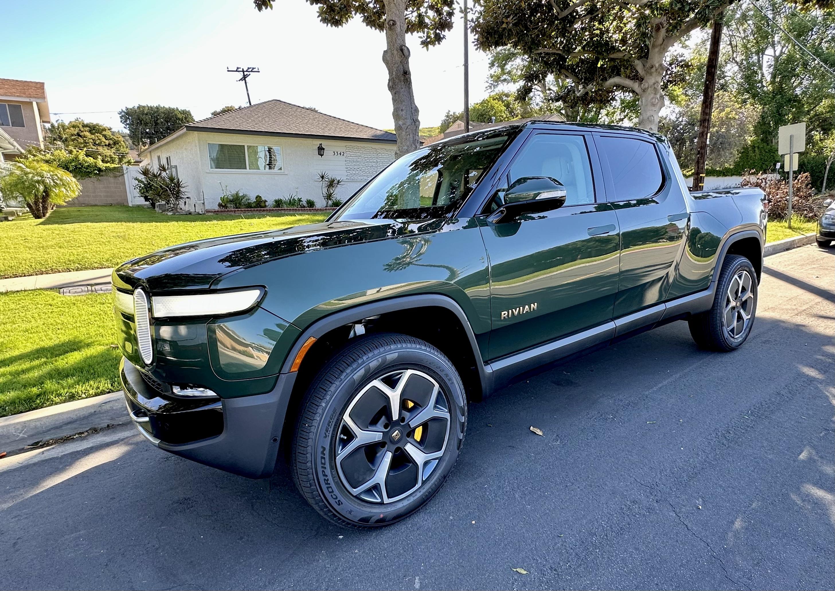 Rivian R1T R1S Took delivery today R1T 0268E82A-1C93-4CE7-A076-E7FE1A06F1D0