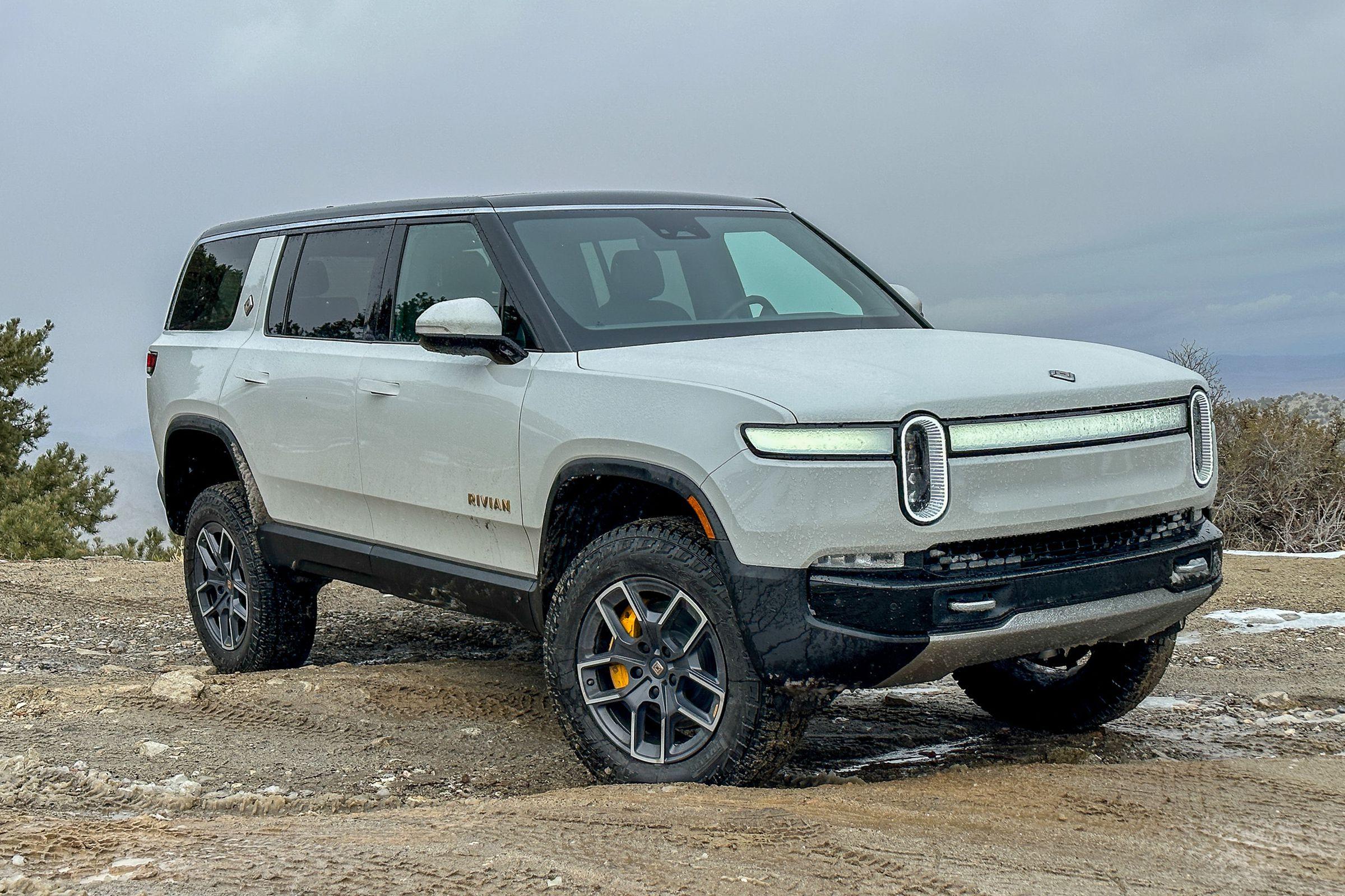 Rivian R1T R1S ? GLACIER WHITE R1S  Photos 236609_Rivian_R1S_review_DGolson_003