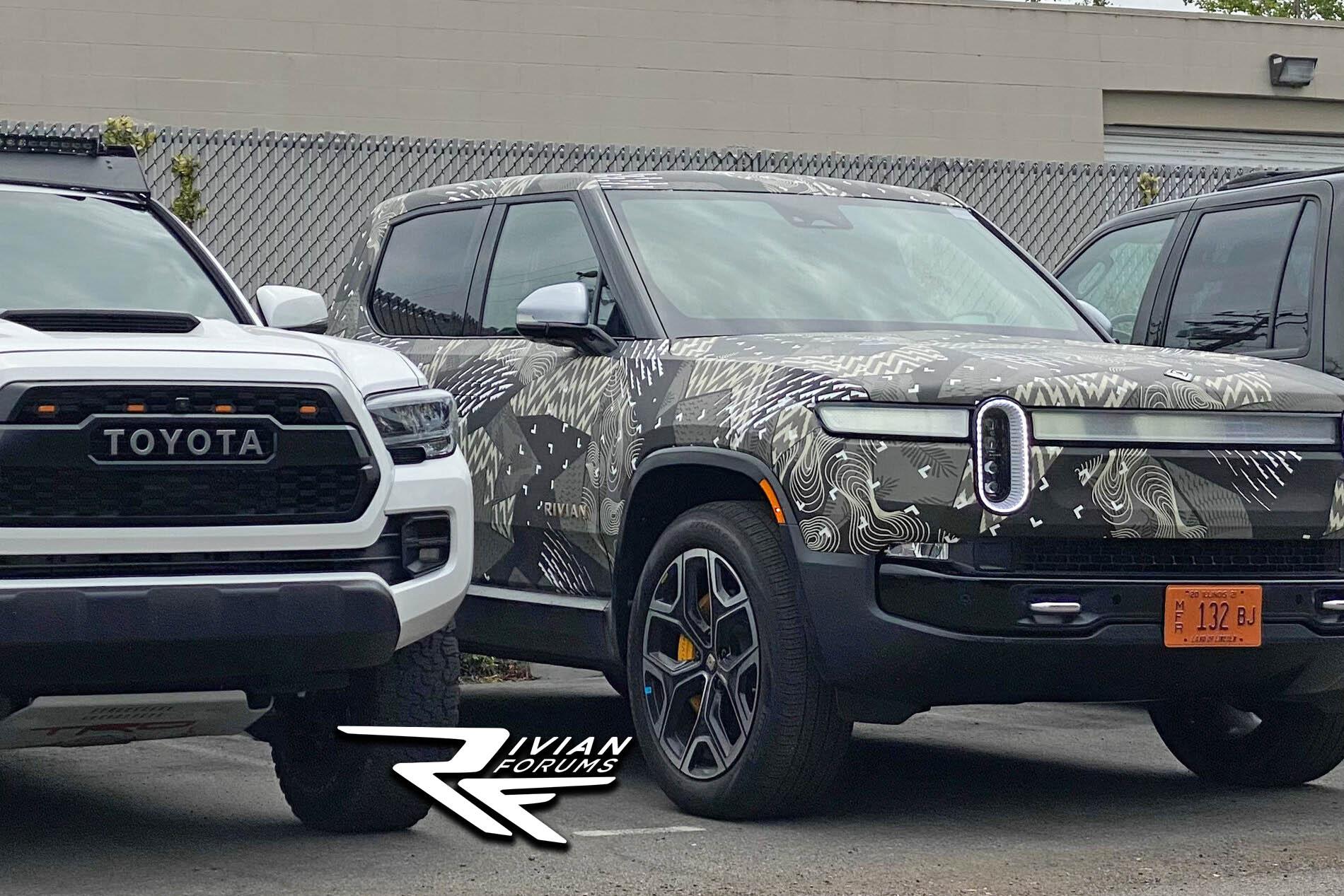 Rivian R1T R1S Real Rivian Photos & Videos Rivian R1T vs 2020 Tacoma TRD PRO 1.jpg 