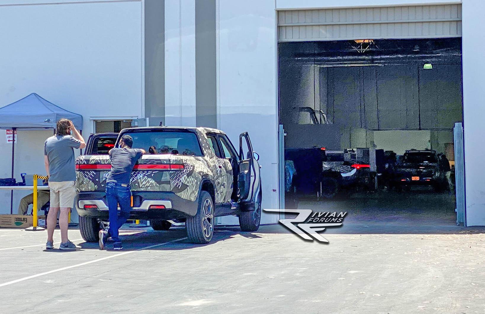 Rivian R1T R1S Rivian R1T spotted at Irvine HQ testing awning LA Silver Rivian R1T awning roof rack 3