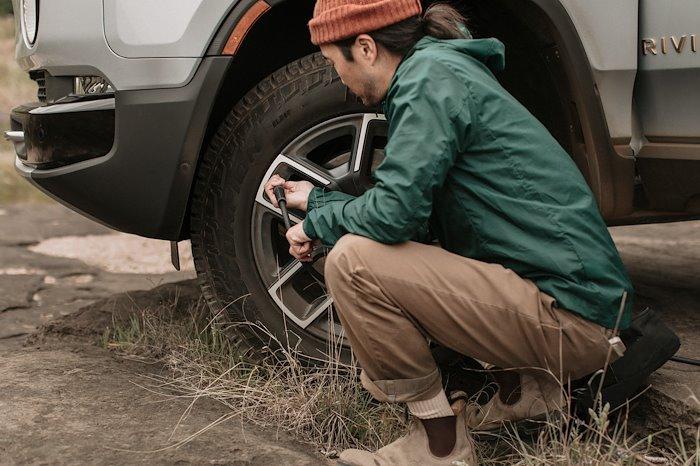 Rivian R1T R1S New updates! July deliveries, August test drives, off road package now optional on Launch Edition, gear added to configurator original.jpg;resize(700,_)