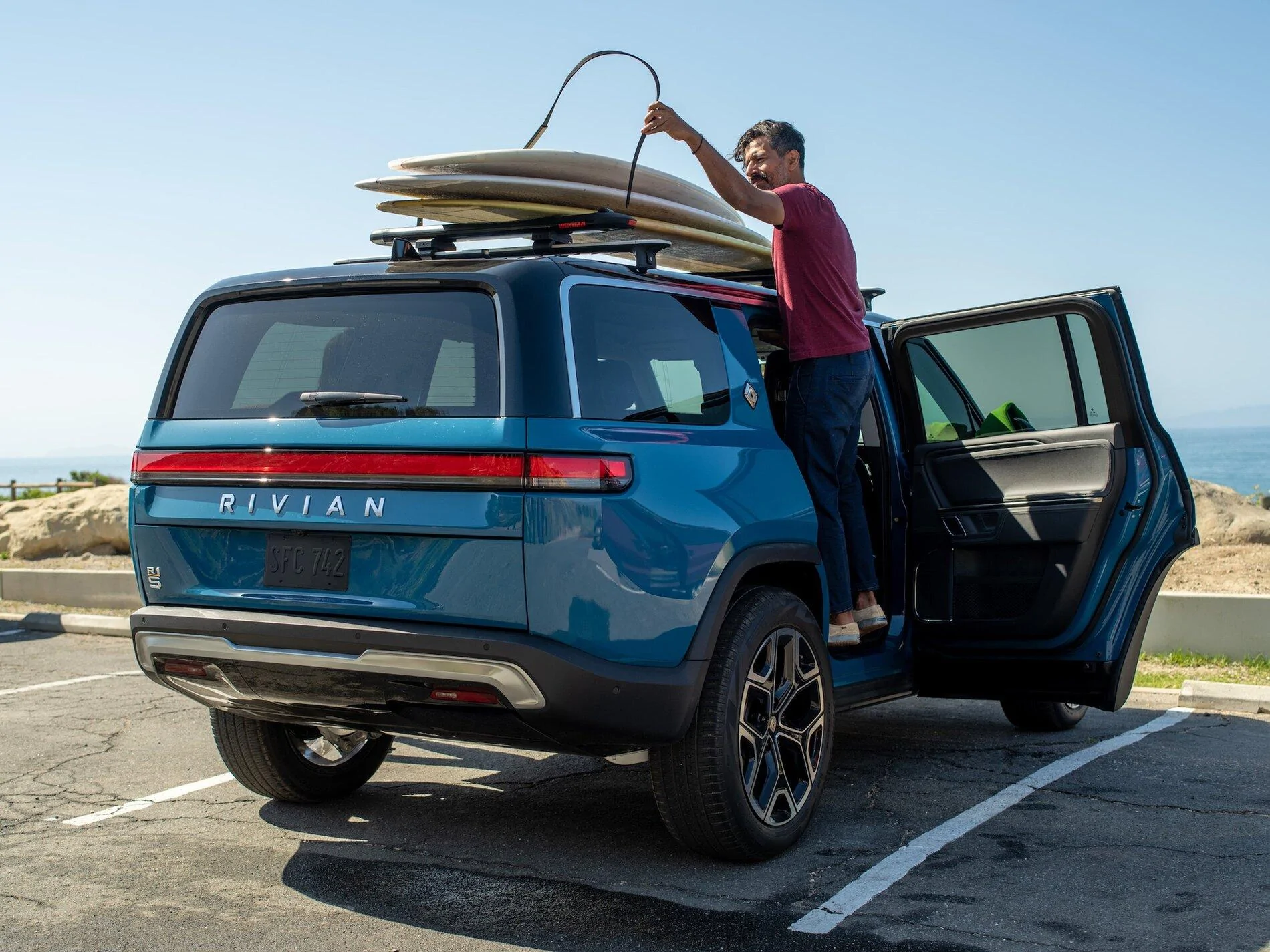 Rivian R1T R1S Real Rivian Photos & Videos cover-1622109512.jpg;resize(3300,_,crop)