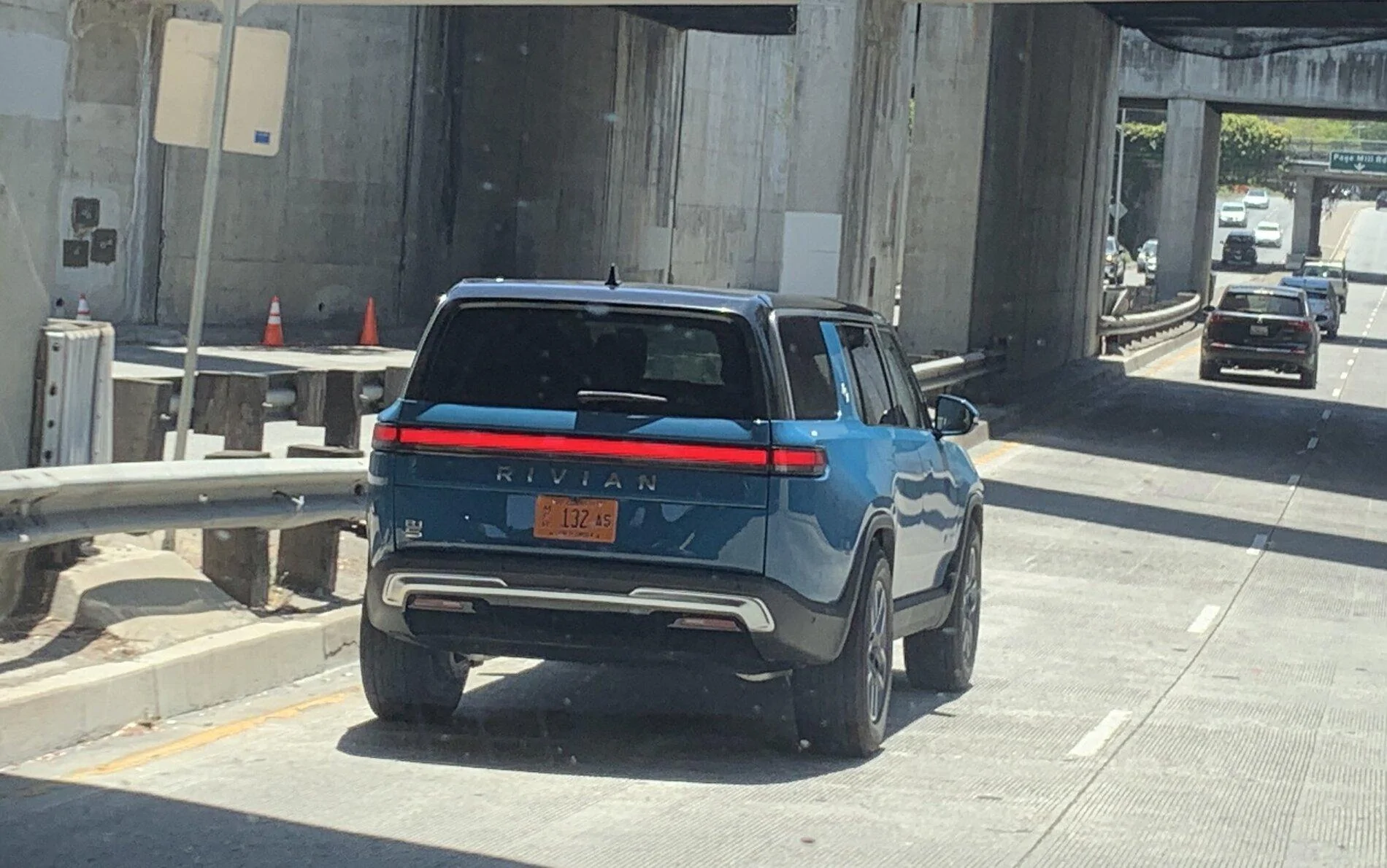 Rivian R1T R1S Real Rivian Photos & Videos E2wkg5XVoAMR9IW