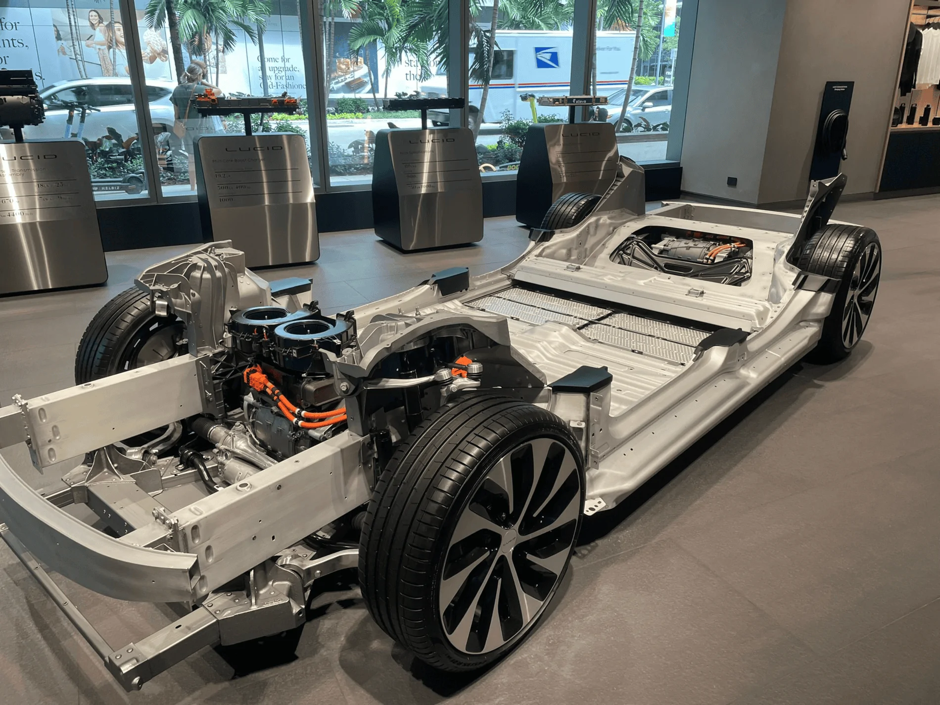 Rivian R1T R1S Lucid Investor Presentation 1623462635722