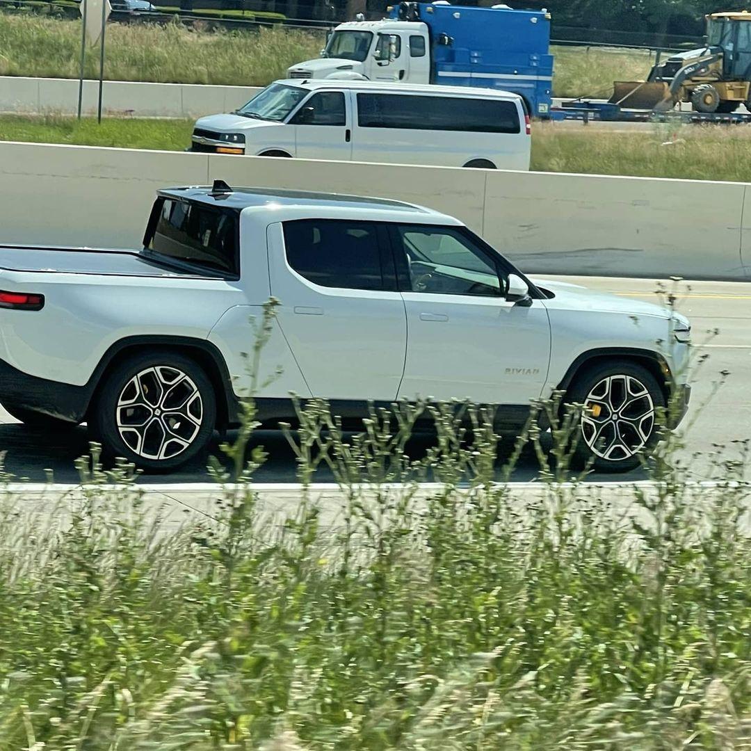 Rivian R1T R1S Real Rivian Photos & Videos 200462463_907832096461386_1434809987114930861_n