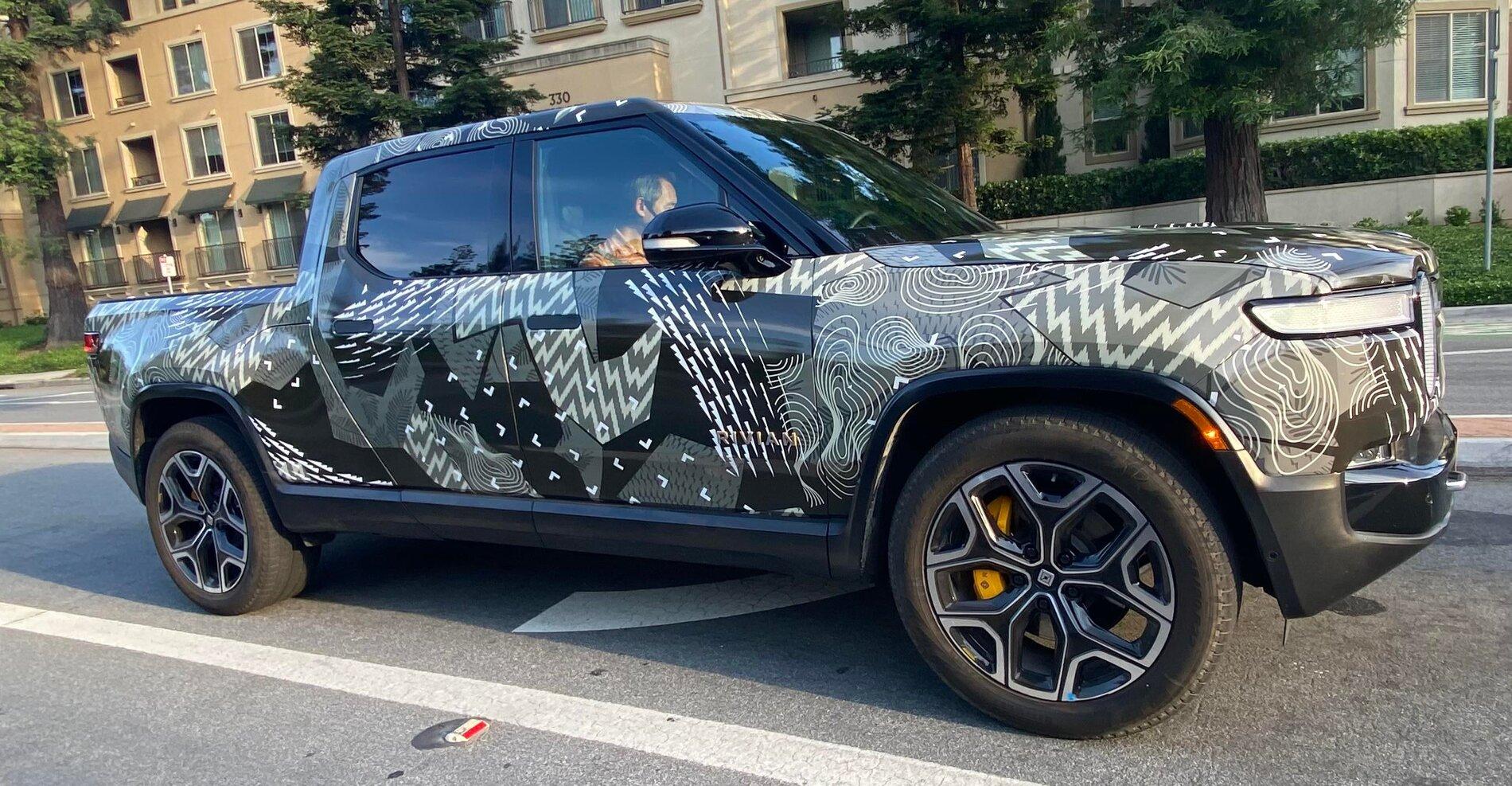 Rivian R1T R1S Real Rivian Photos & Videos 3u45eleuuq571