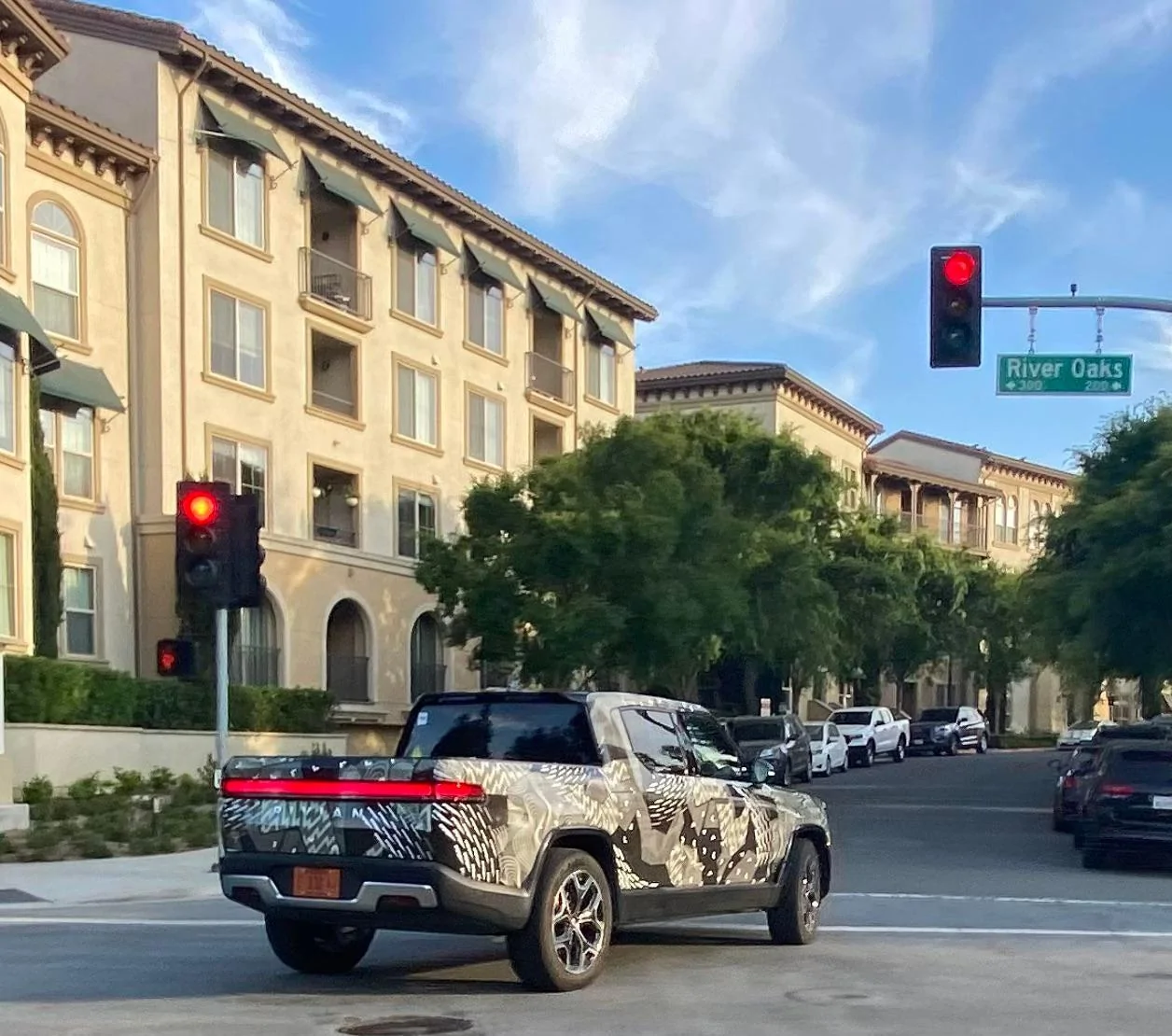 Rivian R1T R1S Real Rivian Photos & Videos cb8xrmeuuq571