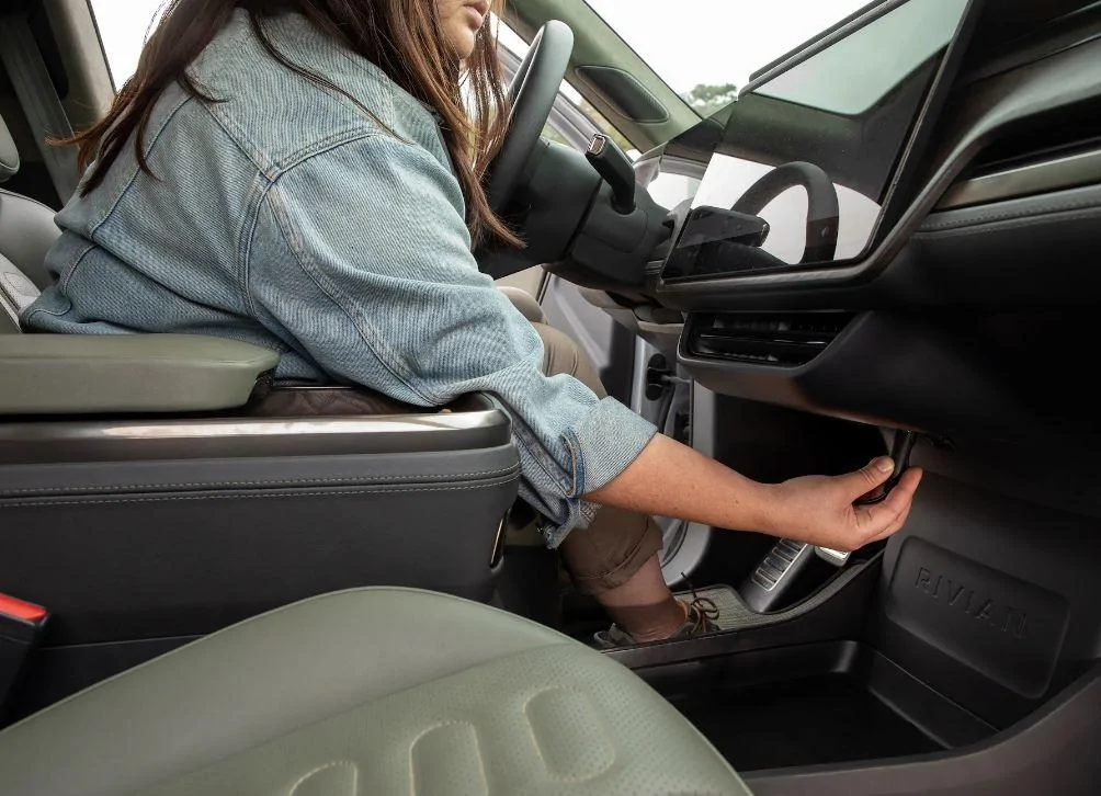 Rivian R1T R1S INTERIOR feature / details just posted at Rivian.com Captur