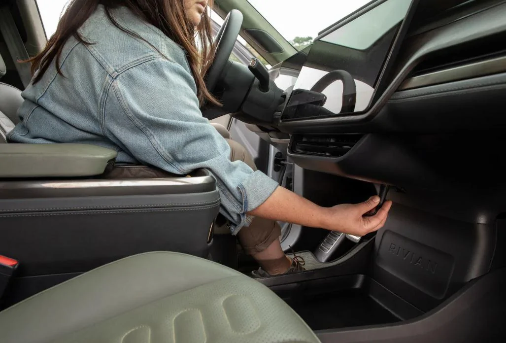 Rivian R1T R1S INTERIOR feature / details just posted at Rivian.com R1T open consol