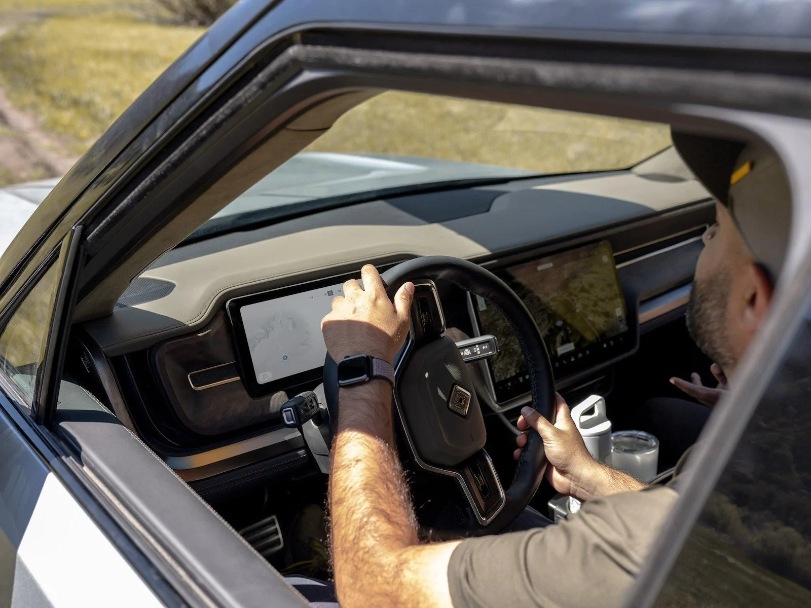 Rivian R1T R1S INTERIOR feature / details just posted at Rivian.com original.jpg;resize(1600,_)(4)
