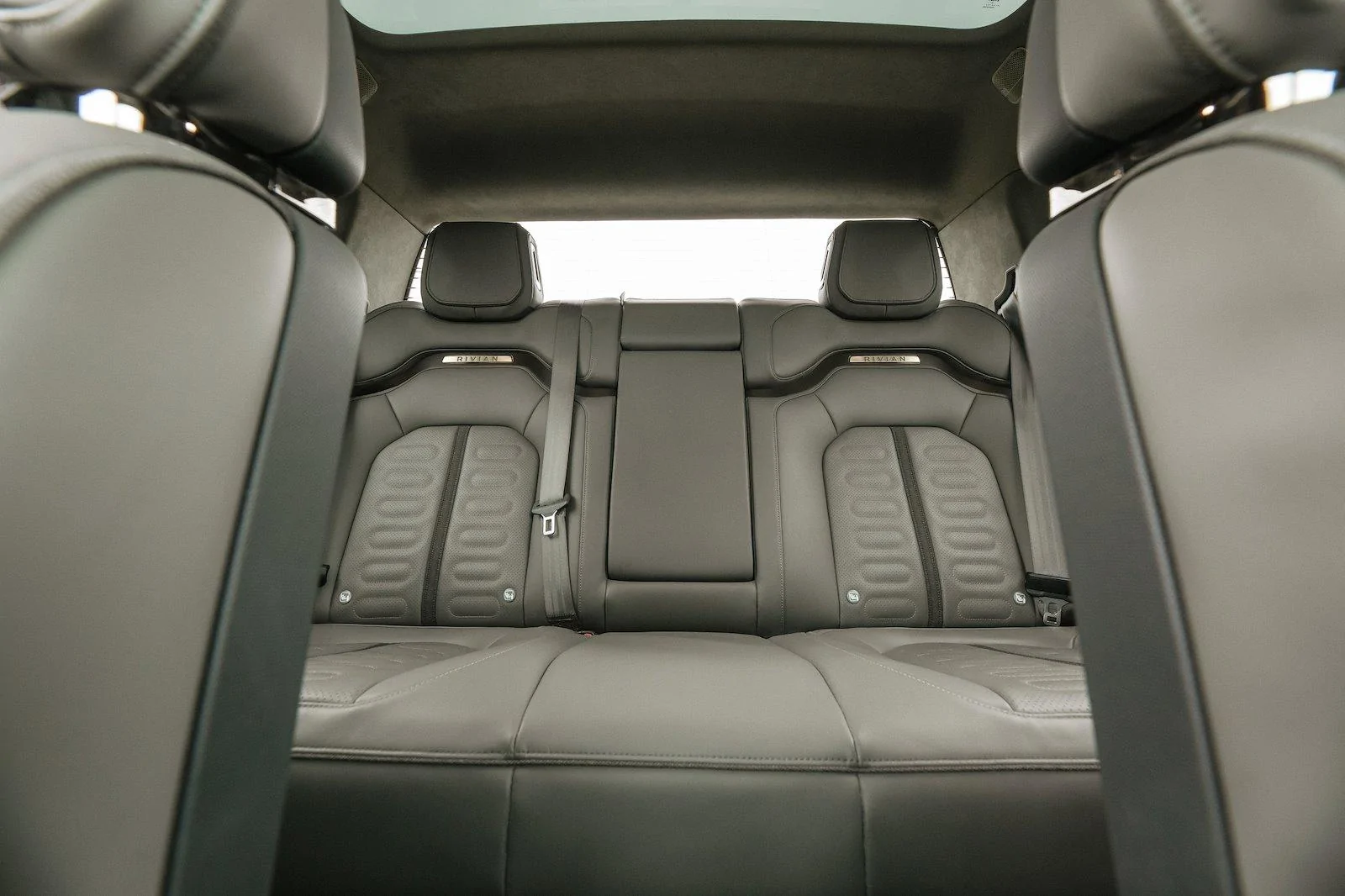 Rivian R1T R1S INTERIOR feature / details just posted at Rivian.com original.jpg;resize(1600,_)
