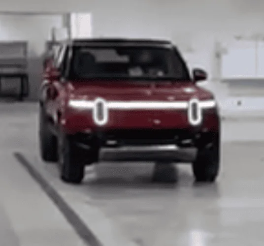 Rivian R1T R1S Can't pick an exterior color? Here are some real world photos. rivian-r1s-red-canyon-png.1649