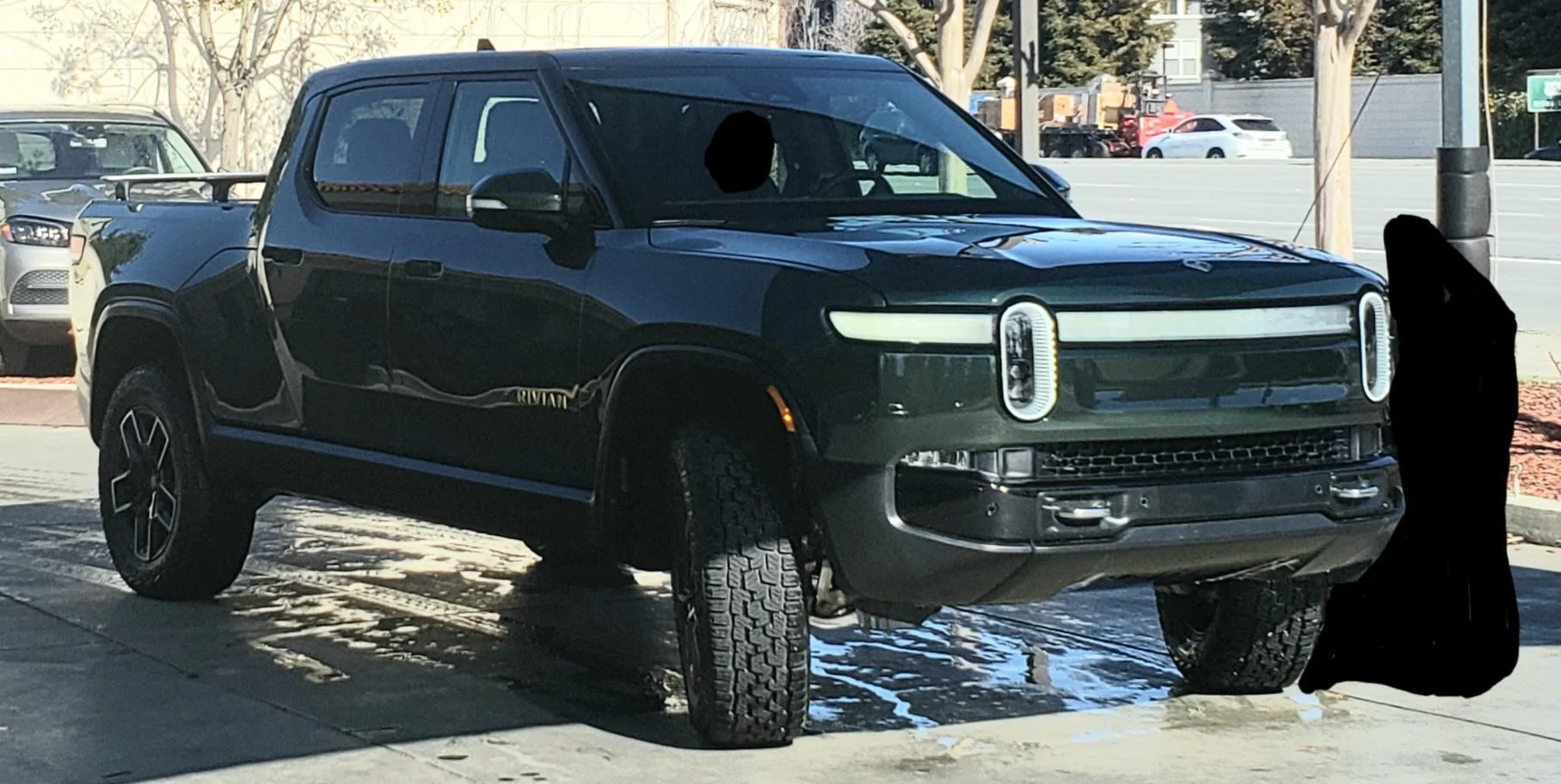 Rivian R1T R1S Can't pick an exterior color? Here are some real world photos. uos2vnm2gef61
