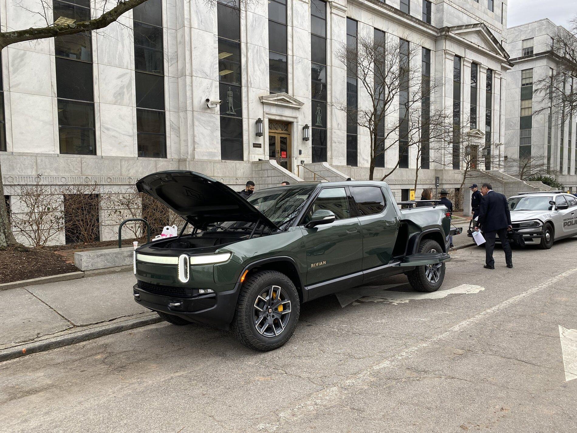 Rivian R1T R1S Can't pick an exterior color? Here are some real world photos. 28b4f305-273f-4819-b931-bb237af769c4-jpeg.3424