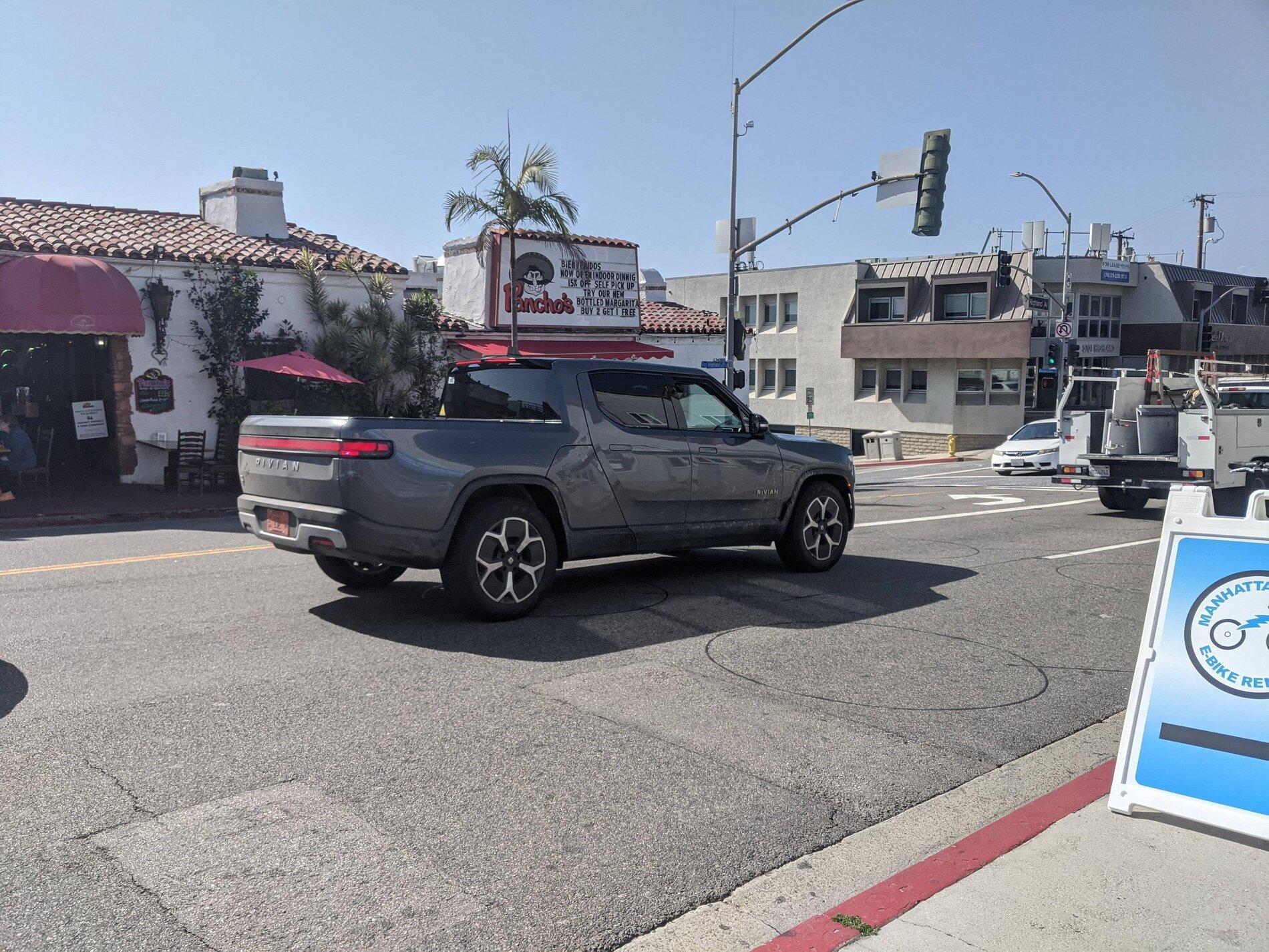 Rivian R1T R1S Can't pick an exterior color? Here are some real world photos. Y7HVHNKvSKM2_I0TfakQ5wvlECGIEqYCi5aSEPOEy_M