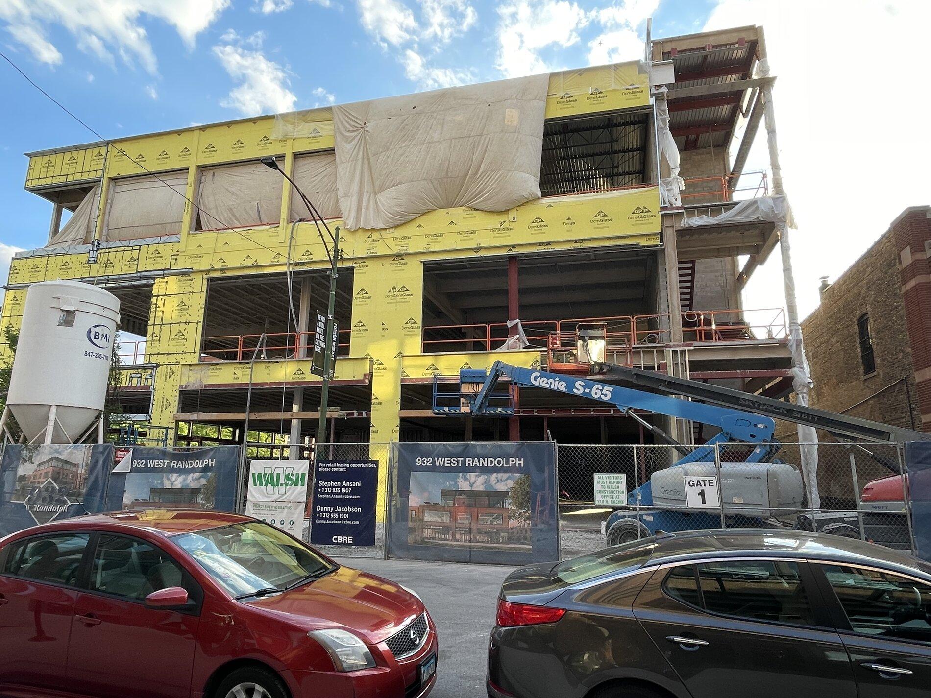 Rivian R1T R1S Chicago Rivian Sales Location Under Construction 4157FFDF-5EE9-444D-8A86-BA0BA712EBC4