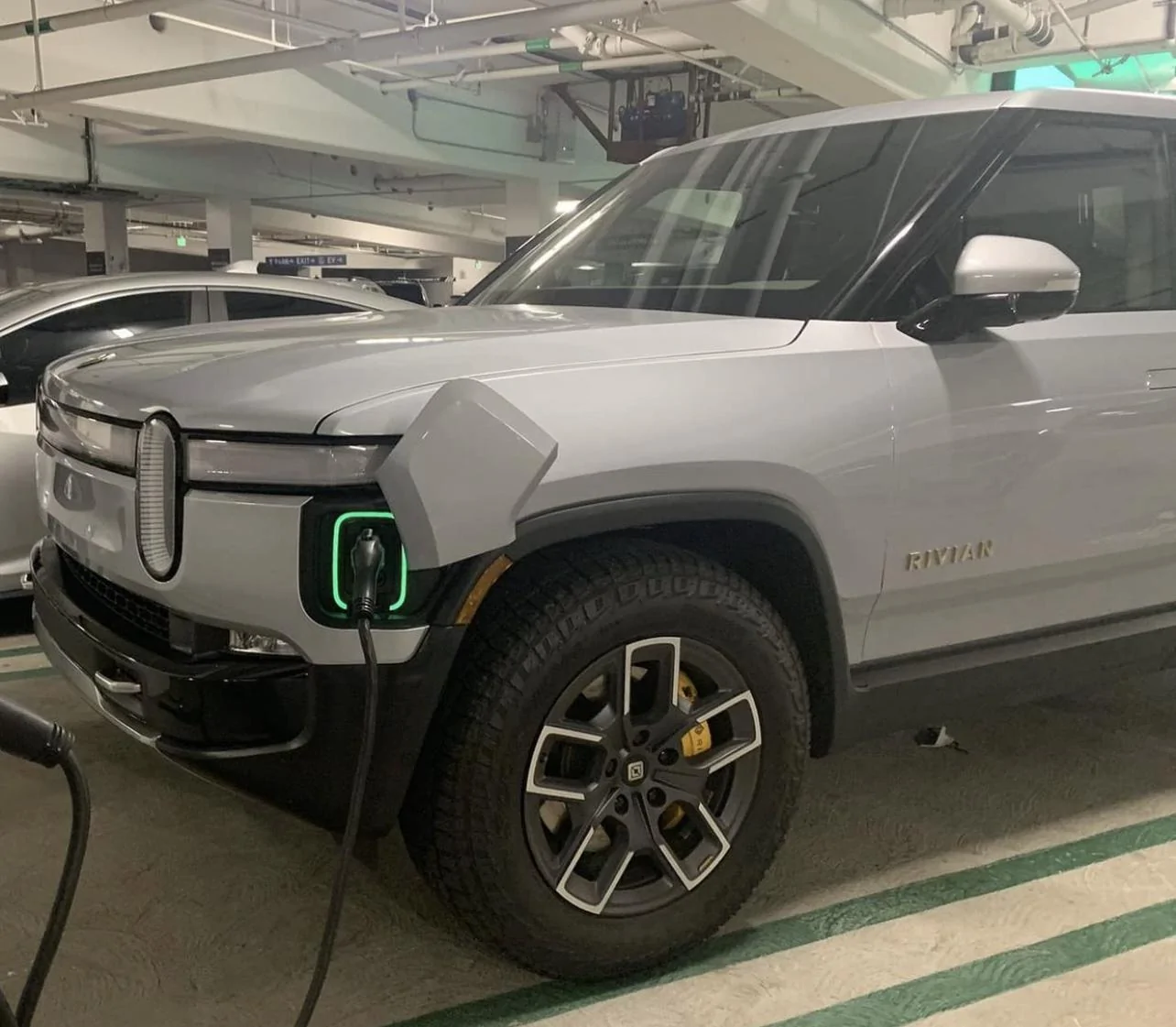 Rivian R1T R1S Real Rivian Photos & Videos 6AB47C91-7EAE-4BA3-96D0-B38B5E46CF0D
