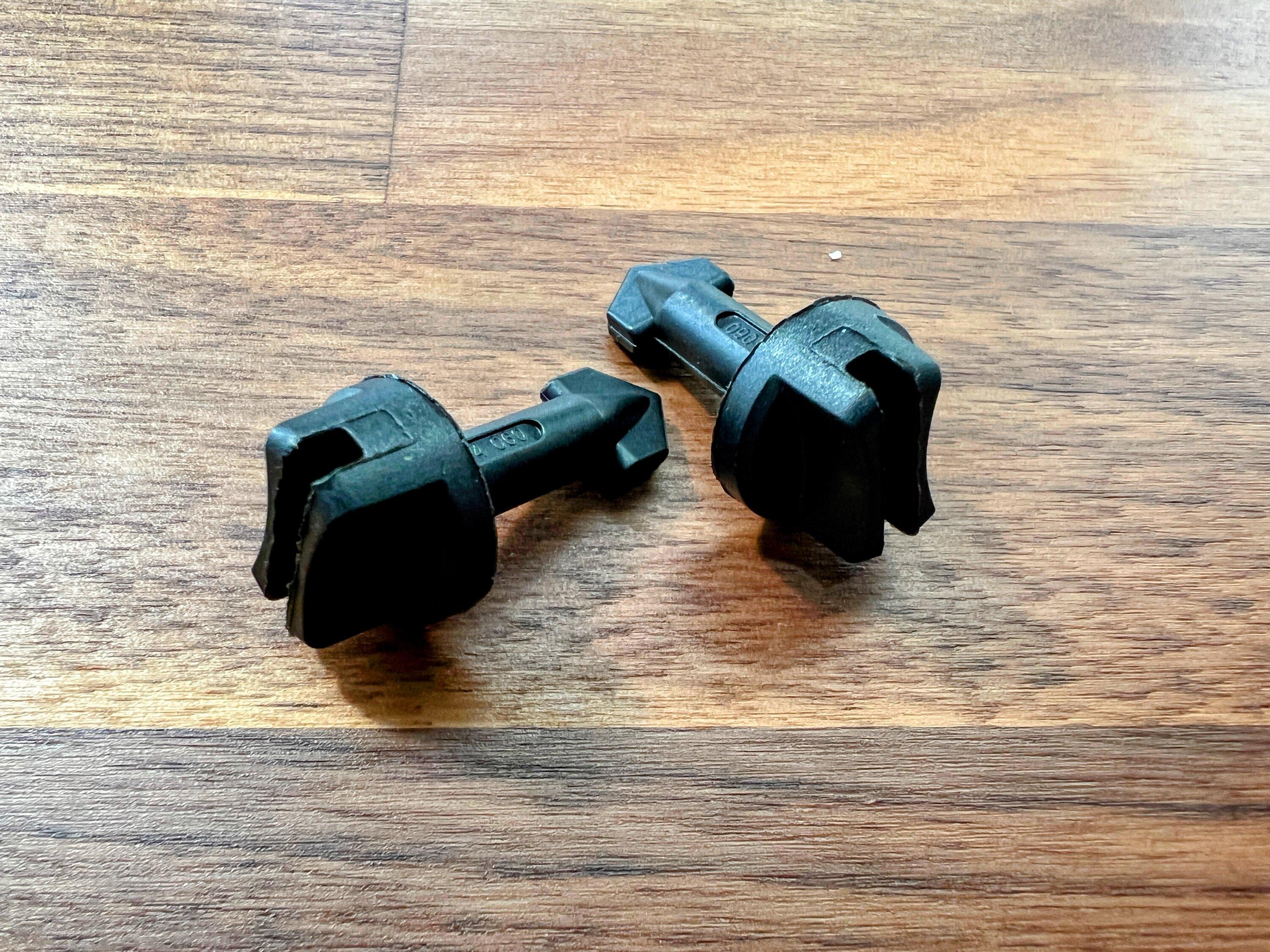 Rivian R1T R1S NEW - OpenSourceEV Hitch Cover Thumbscrews (Direct Replacements) IMG_1470.JPG